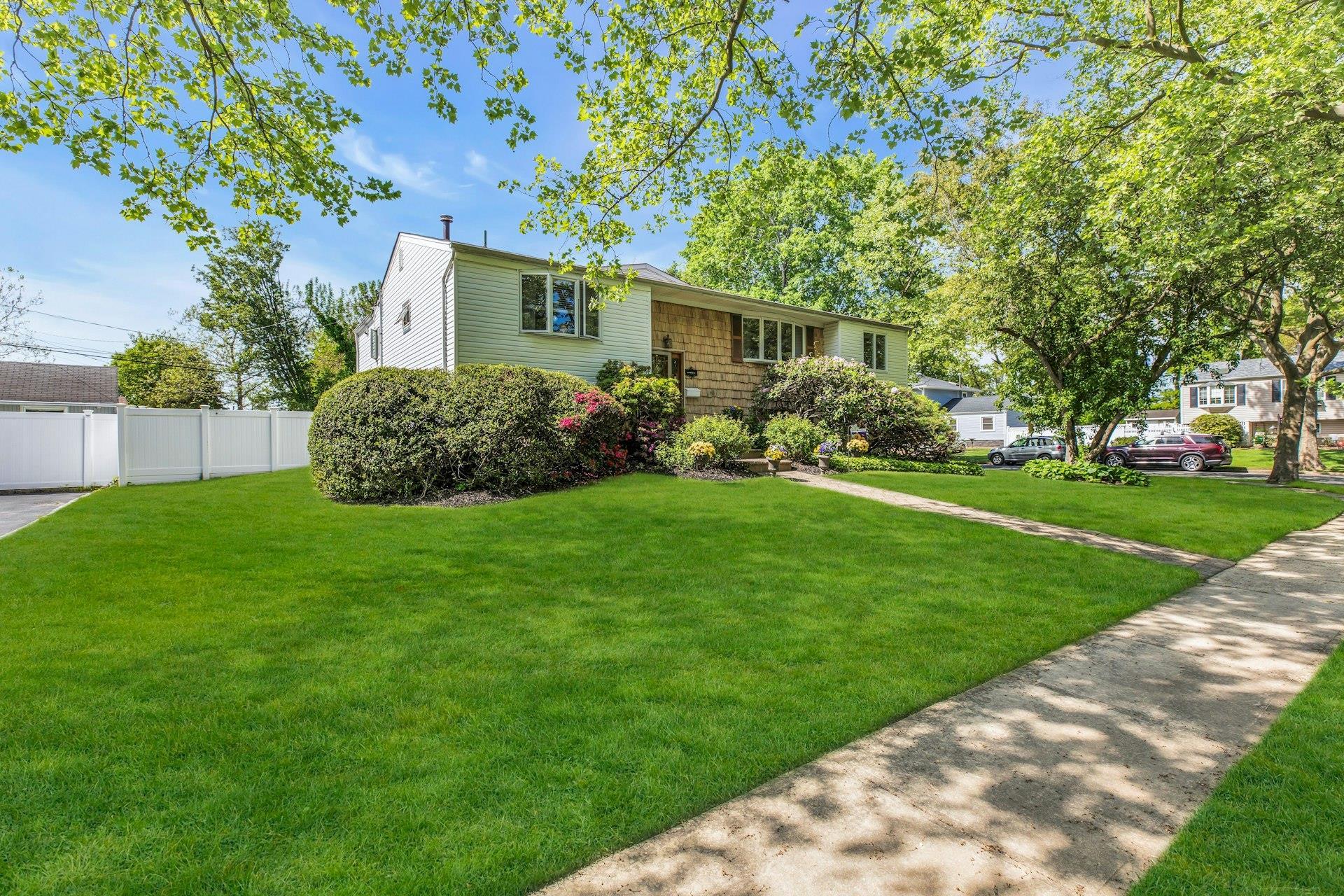 Single Family Pomper  Suffolk County, NY 11731, MLS-856943-4