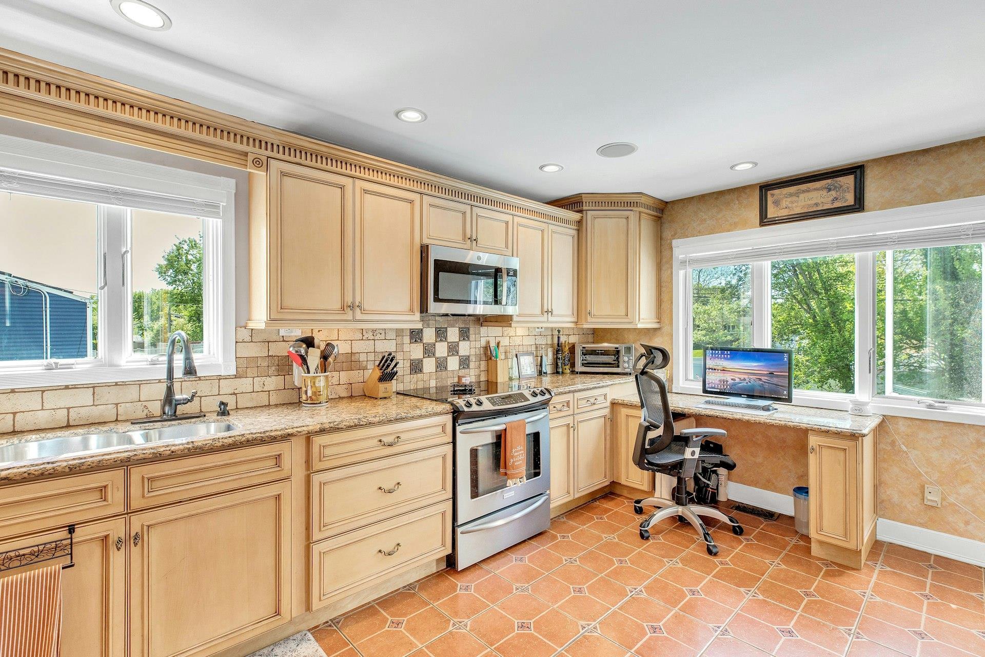 Single Family Pomper  Suffolk County, NY 11731, MLS-856943-8