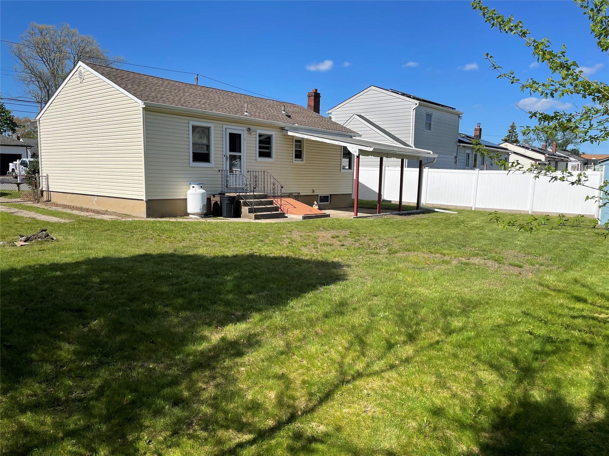 Single Family 10th  Suffolk County, NY 11704, MLS-856944-2