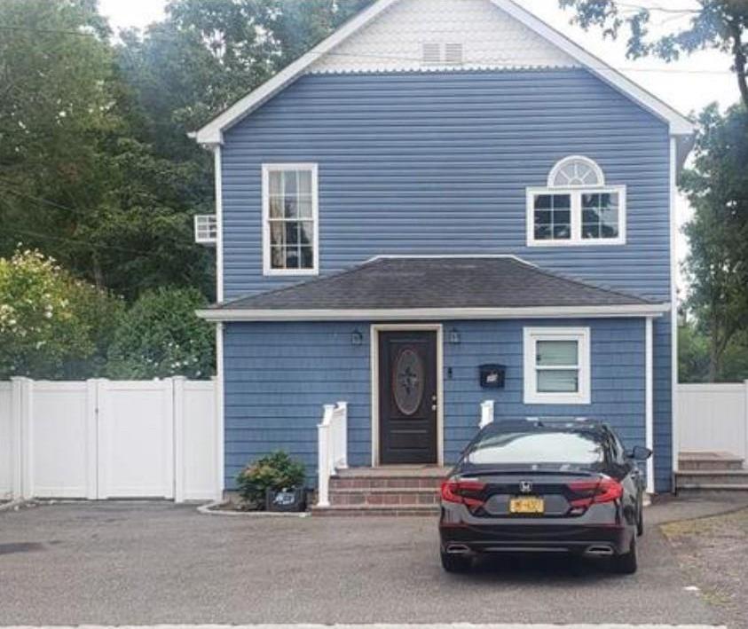Single Family Mindres  Suffolk County, NY 11717, MLS-856953-2