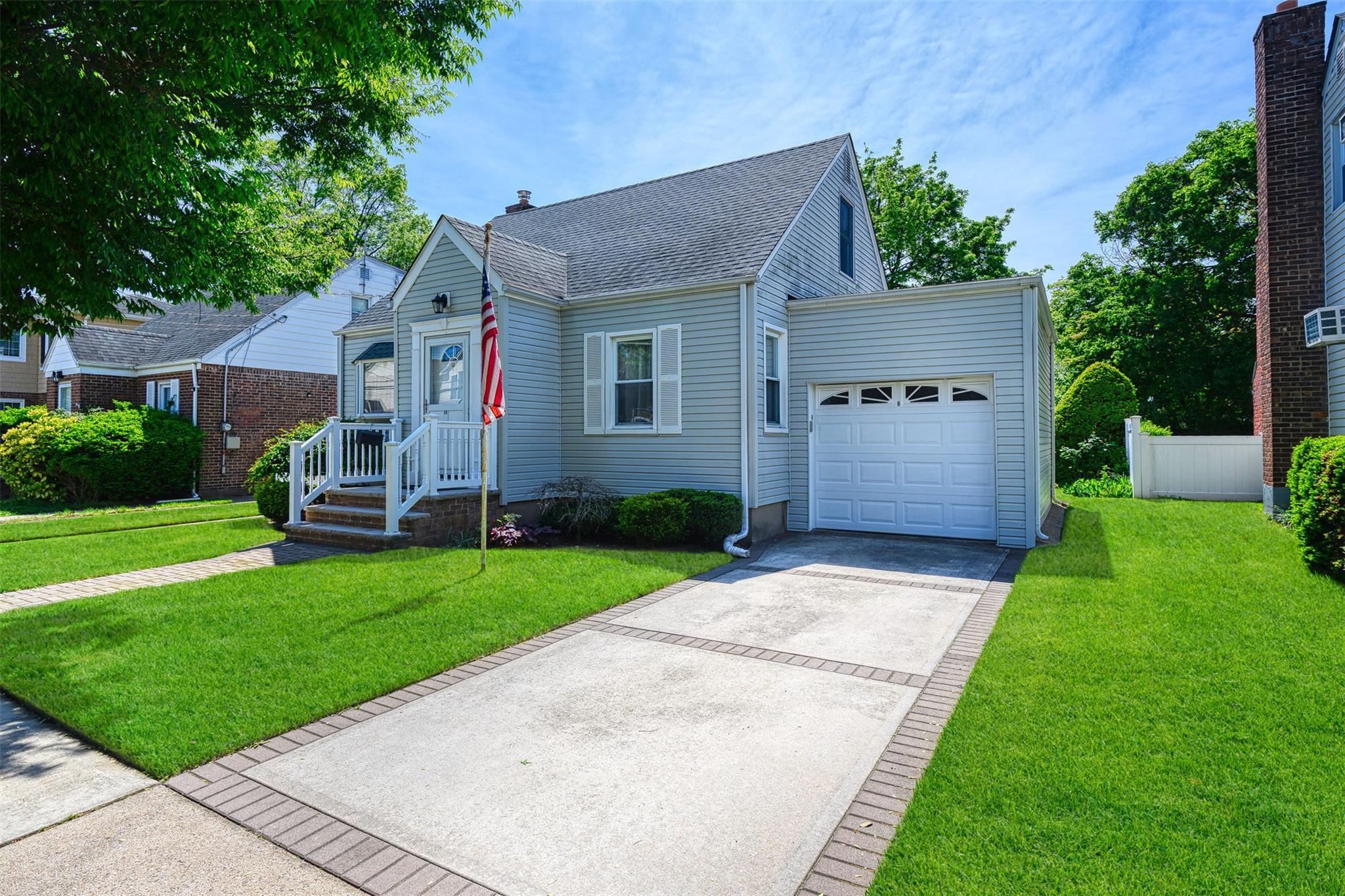 Single Family Winthrop  Nassau County, NY 11040, MLS-856963-3