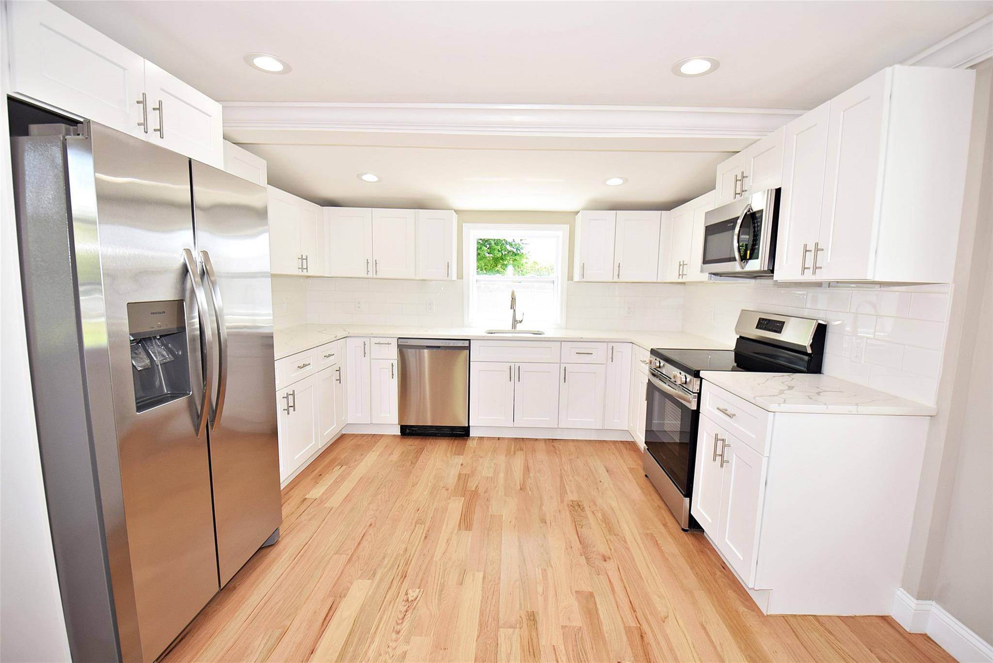Single Family Main  Suffolk County, NY 11939, MLS-856972-19