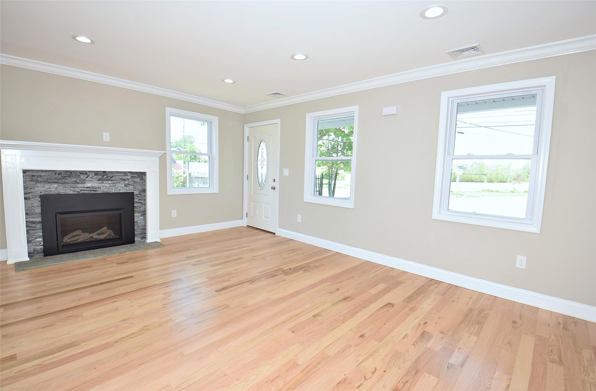 Single Family Main  Suffolk County, NY 11939, MLS-856972-20