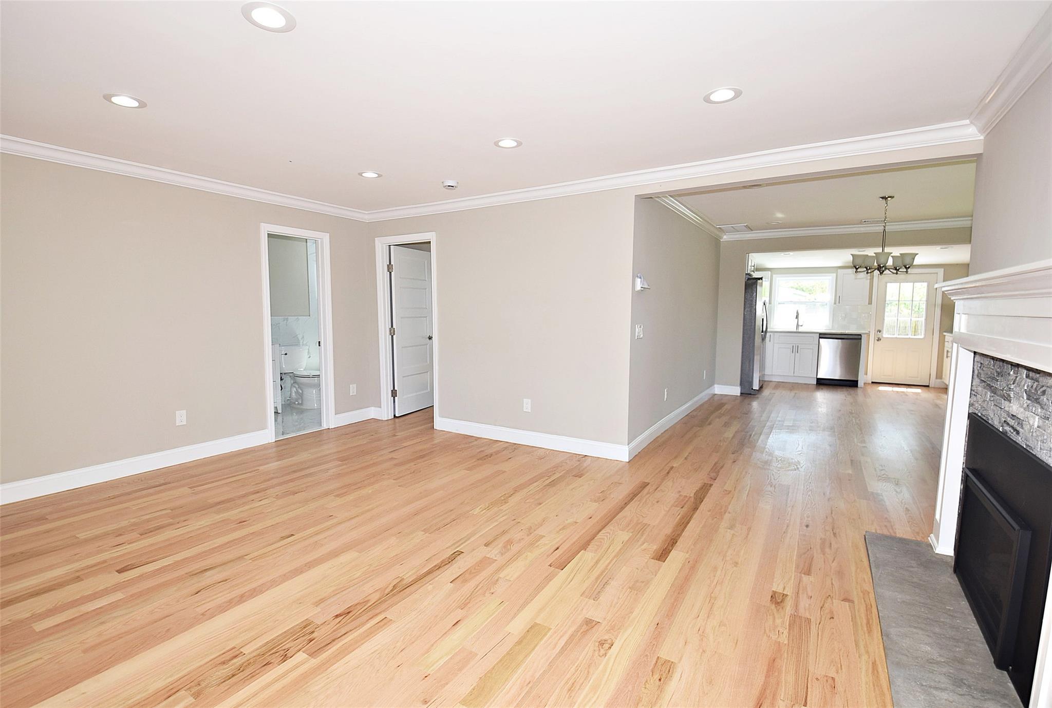 Single Family Main  Suffolk County, NY 11939, MLS-856972-21