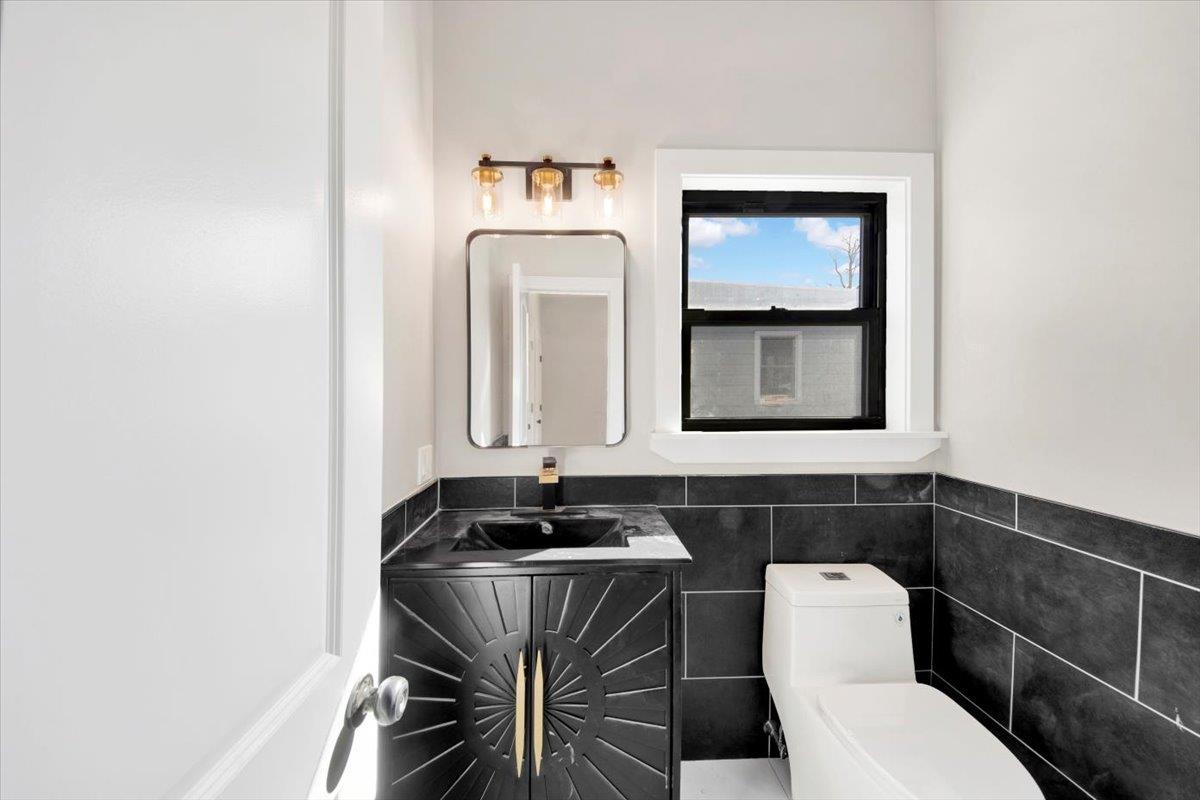 Single Family Bretton  Westchester County, NY 10710, MLS-857048-22