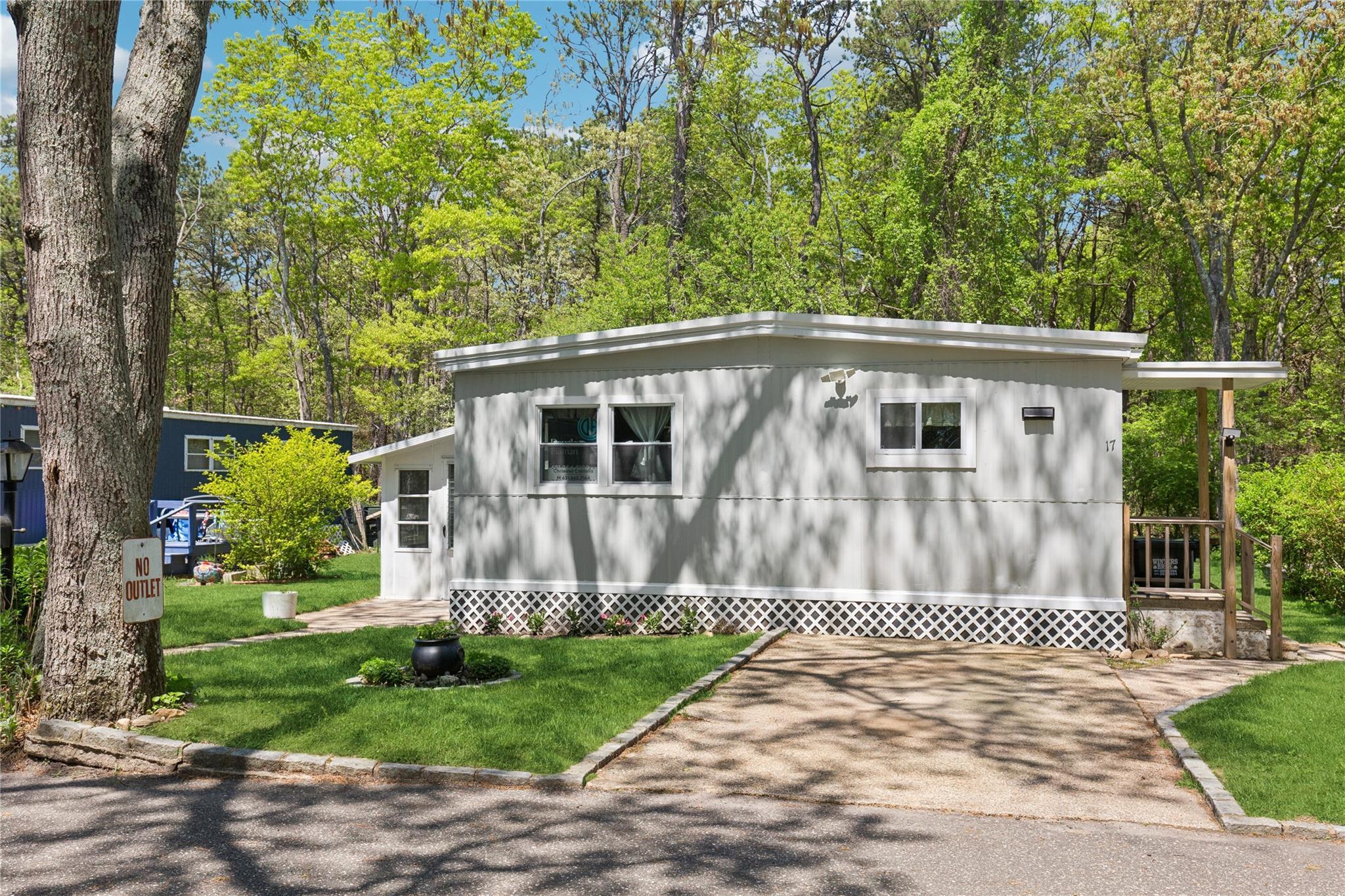 Single Family Riverleigh Avenue  Suffolk County, NY 11901, MLS-857066-2
