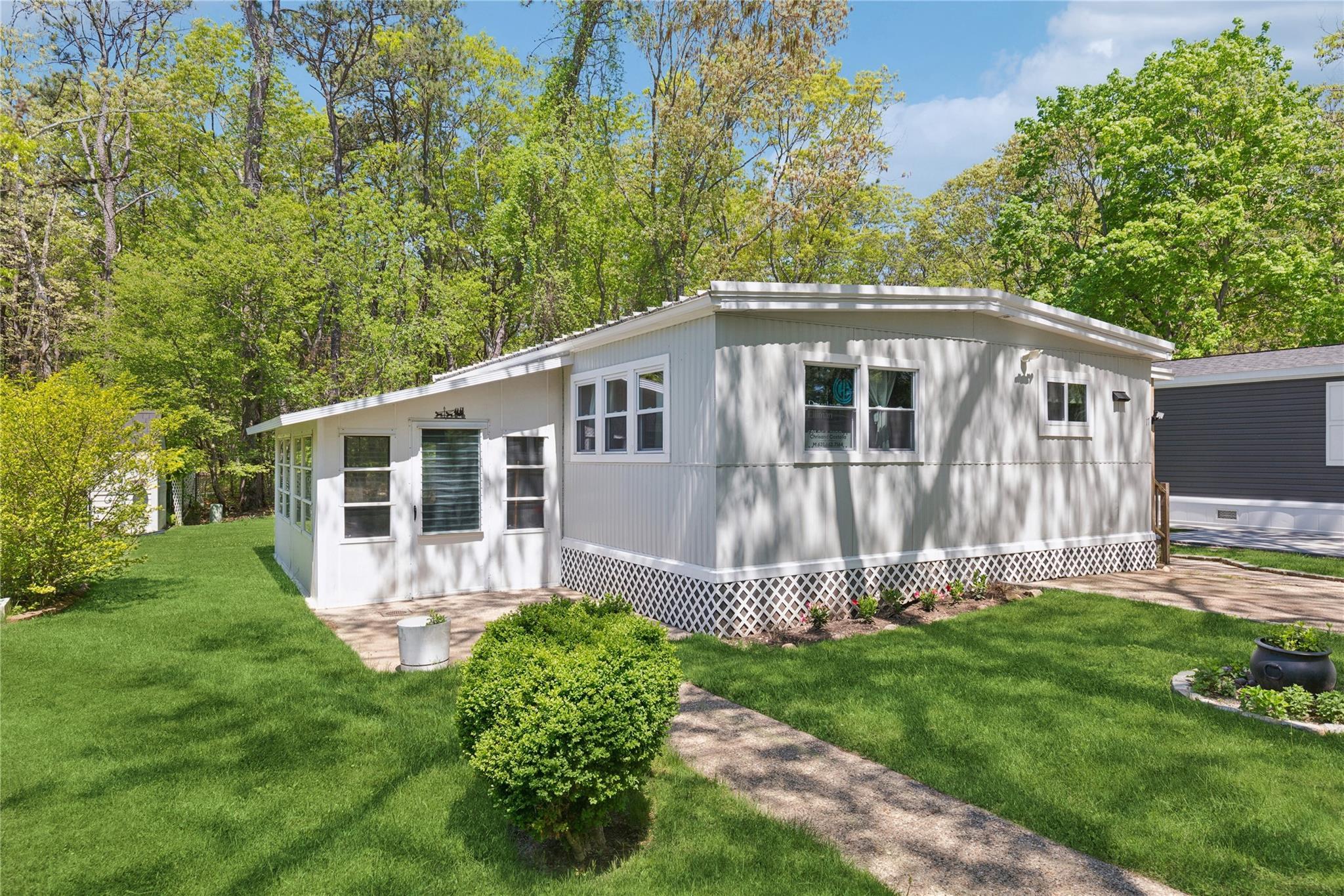 Single Family Riverleigh Avenue  Suffolk County, NY 11901, MLS-857066-22