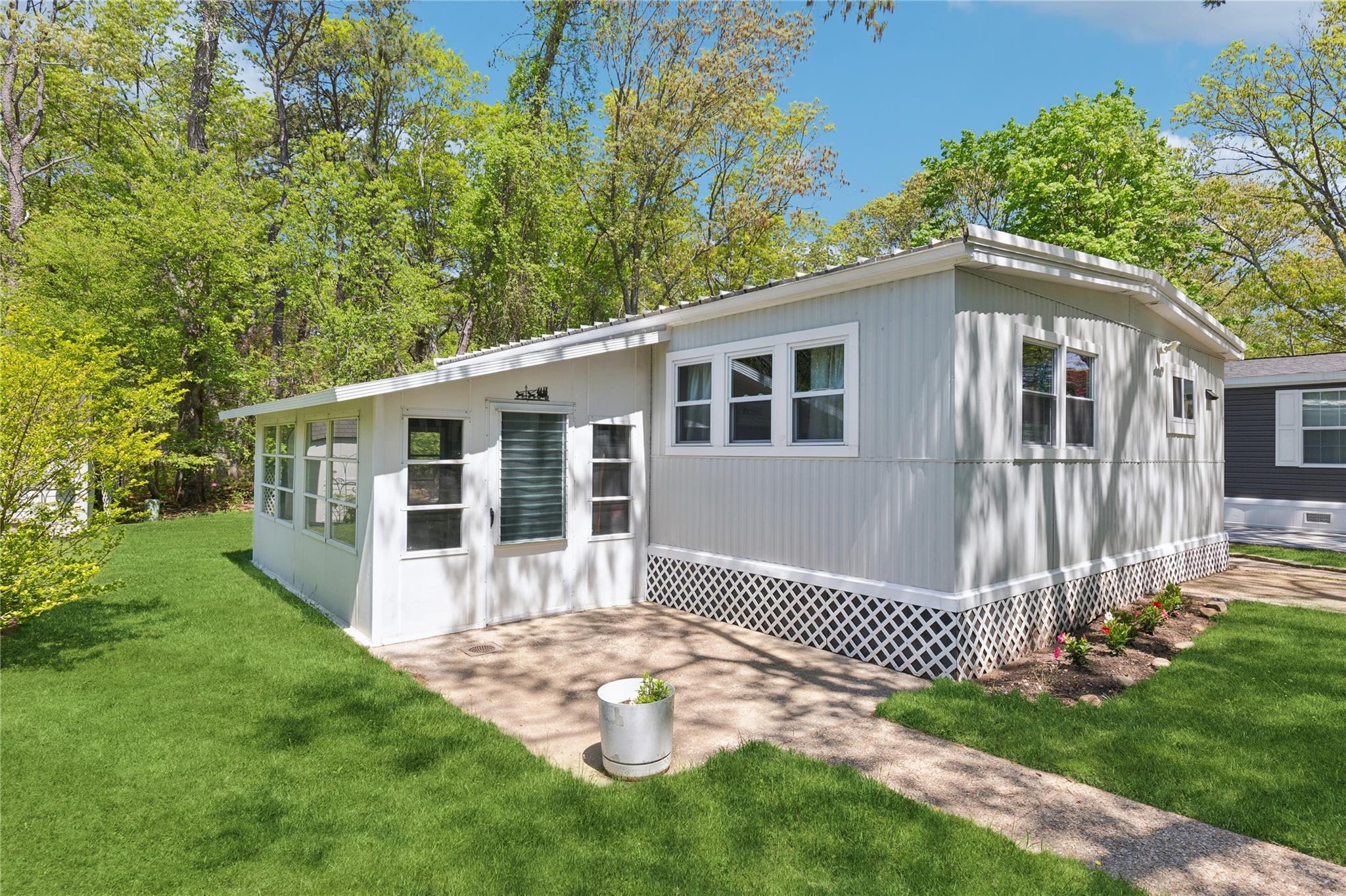 Single Family Riverleigh Avenue  Suffolk County, NY 11901, MLS-857066-3