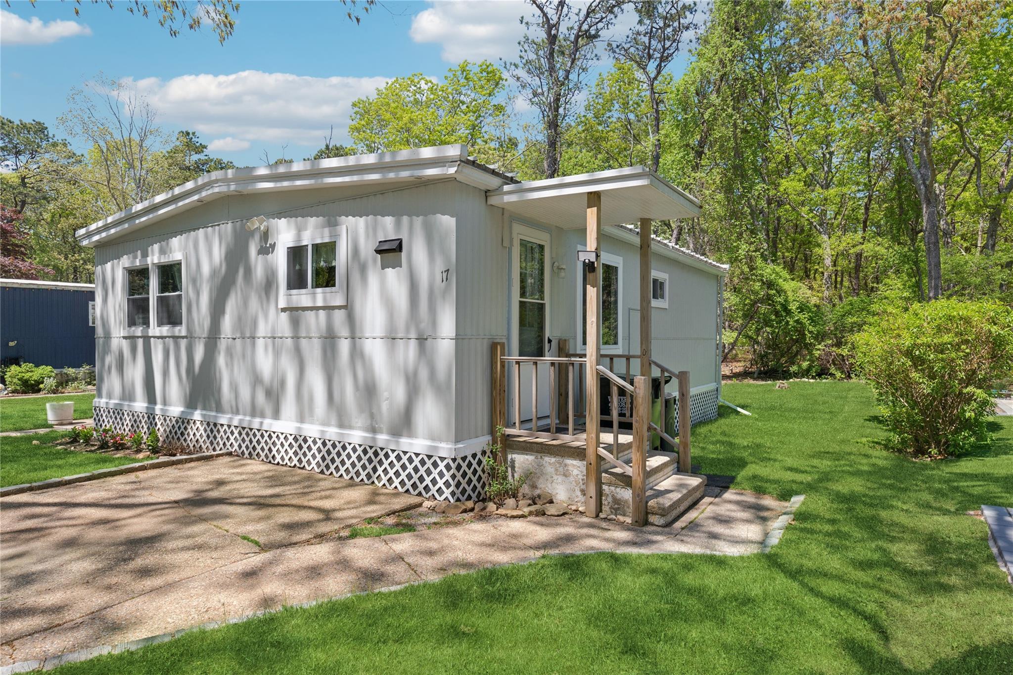 Single Family Riverleigh Avenue  Suffolk County, NY 11901, MLS-857066-5