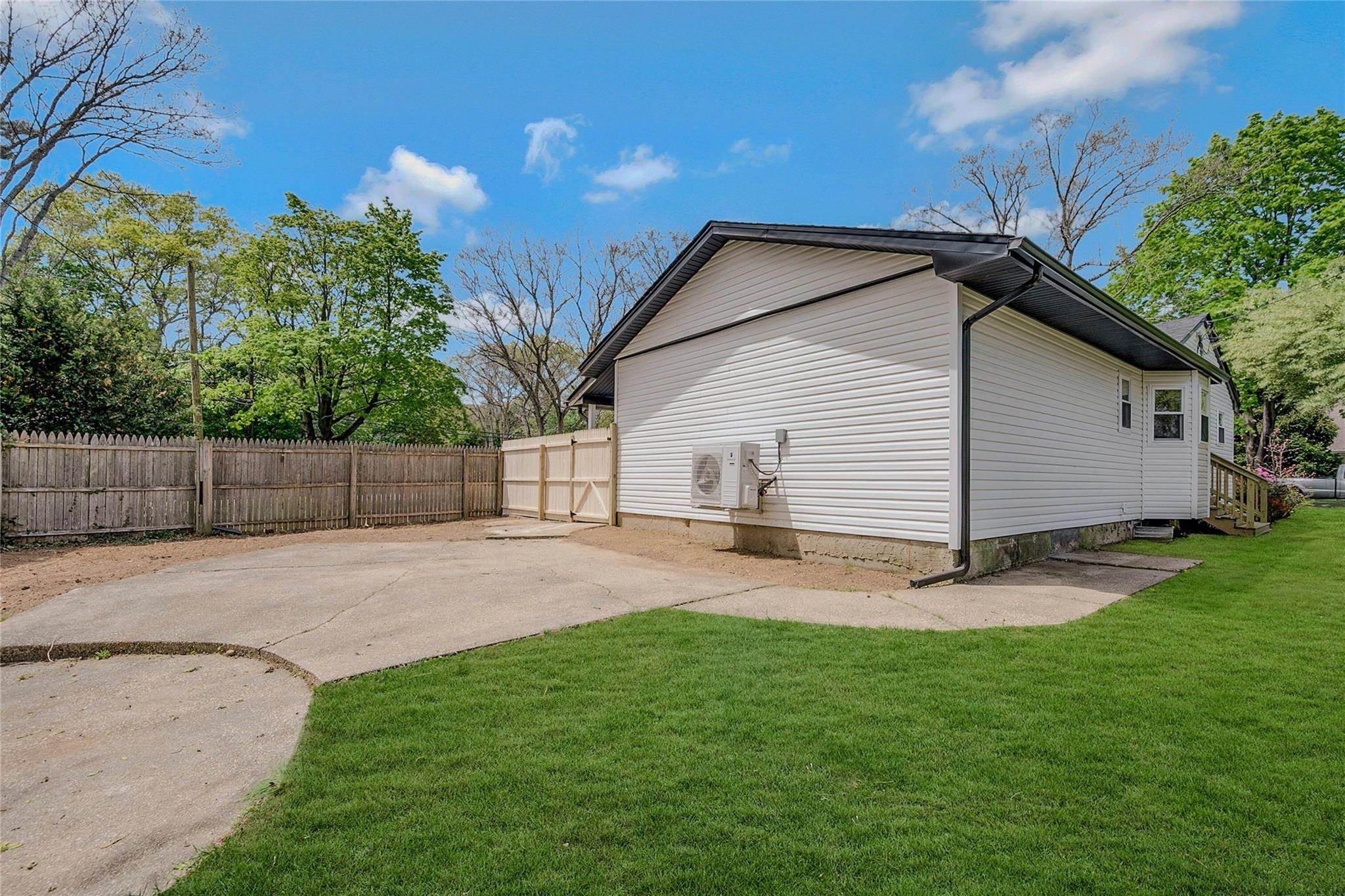Single Family Gibbs Pond  Suffolk County, NY 11767, MLS-857082-28