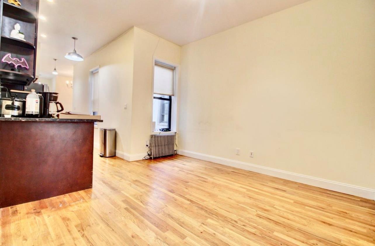 Single Family Putnam  Queens, NY 11385, MLS-857095-6