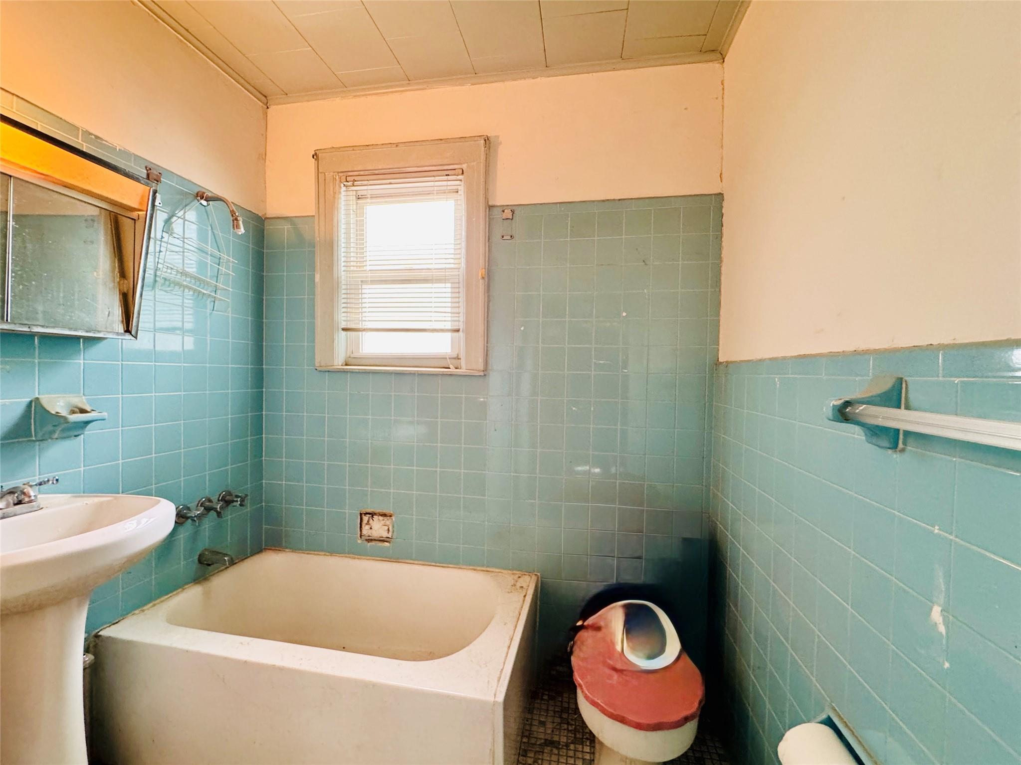 Single Family 52nd  Queens, NY 11378, MLS-857109-12