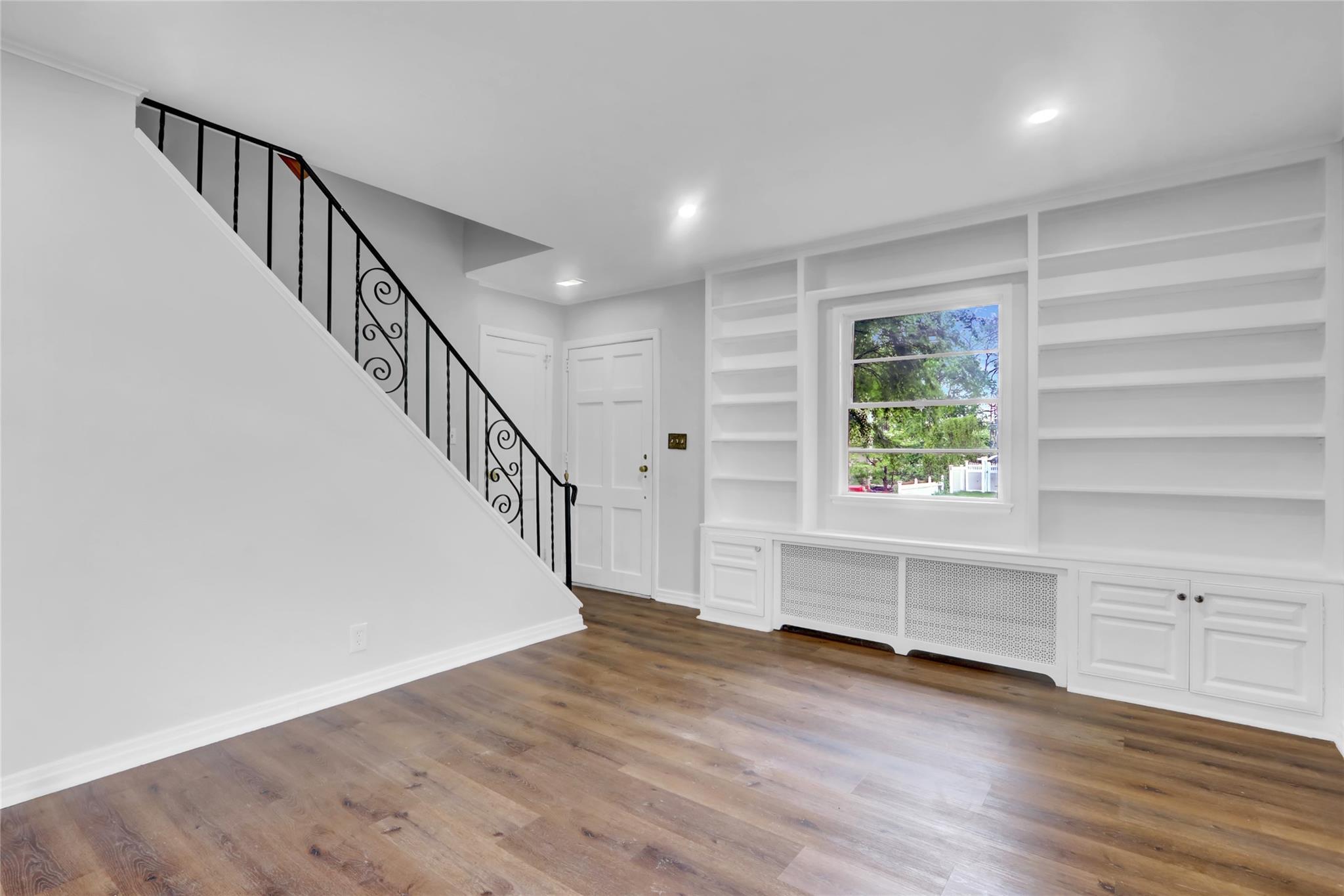 Single Family Inwood  Nassau County, NY 11542, MLS-857111-10