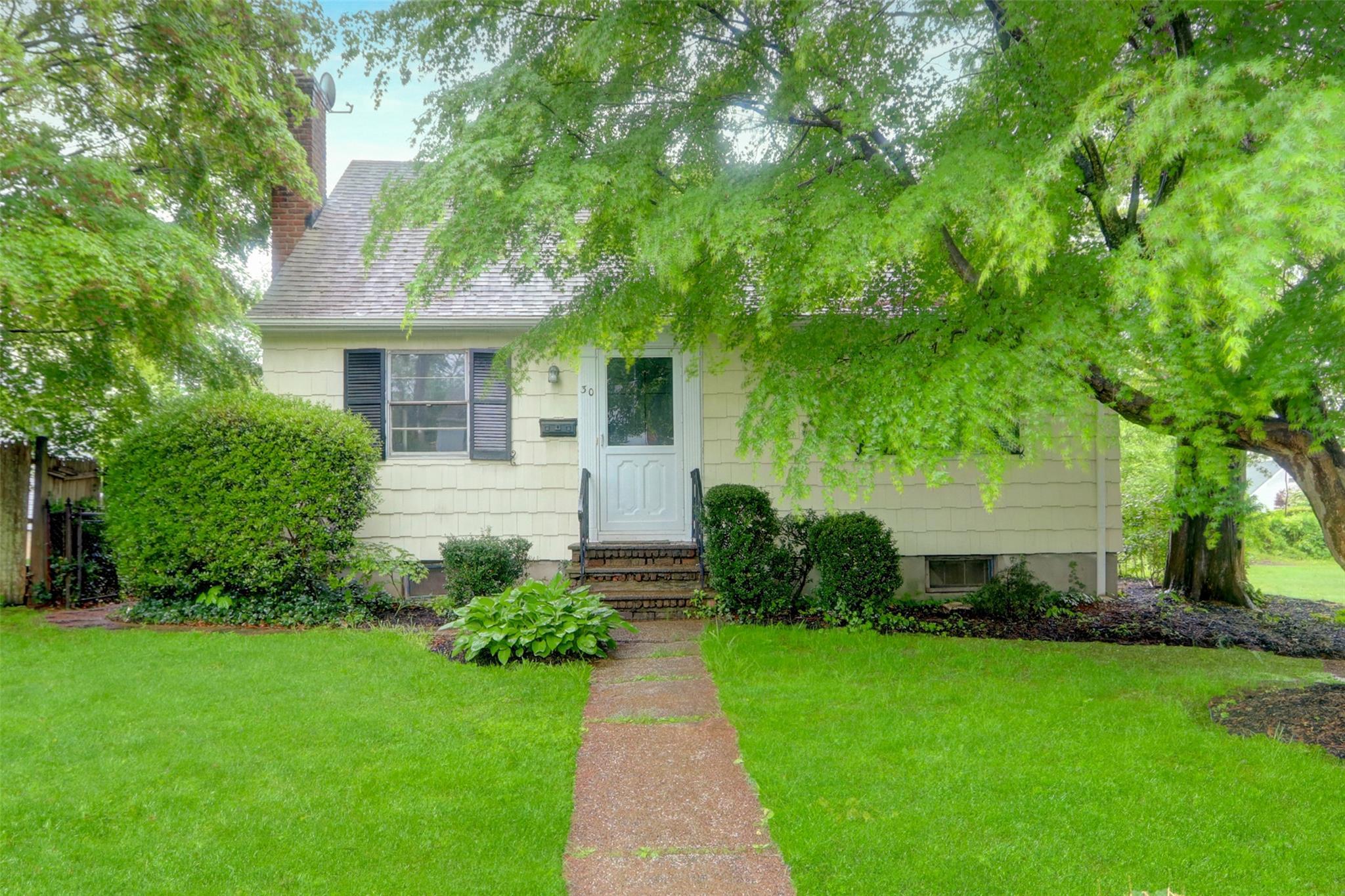 Single Family Inwood  Nassau County, NY 11542, MLS-857111-2