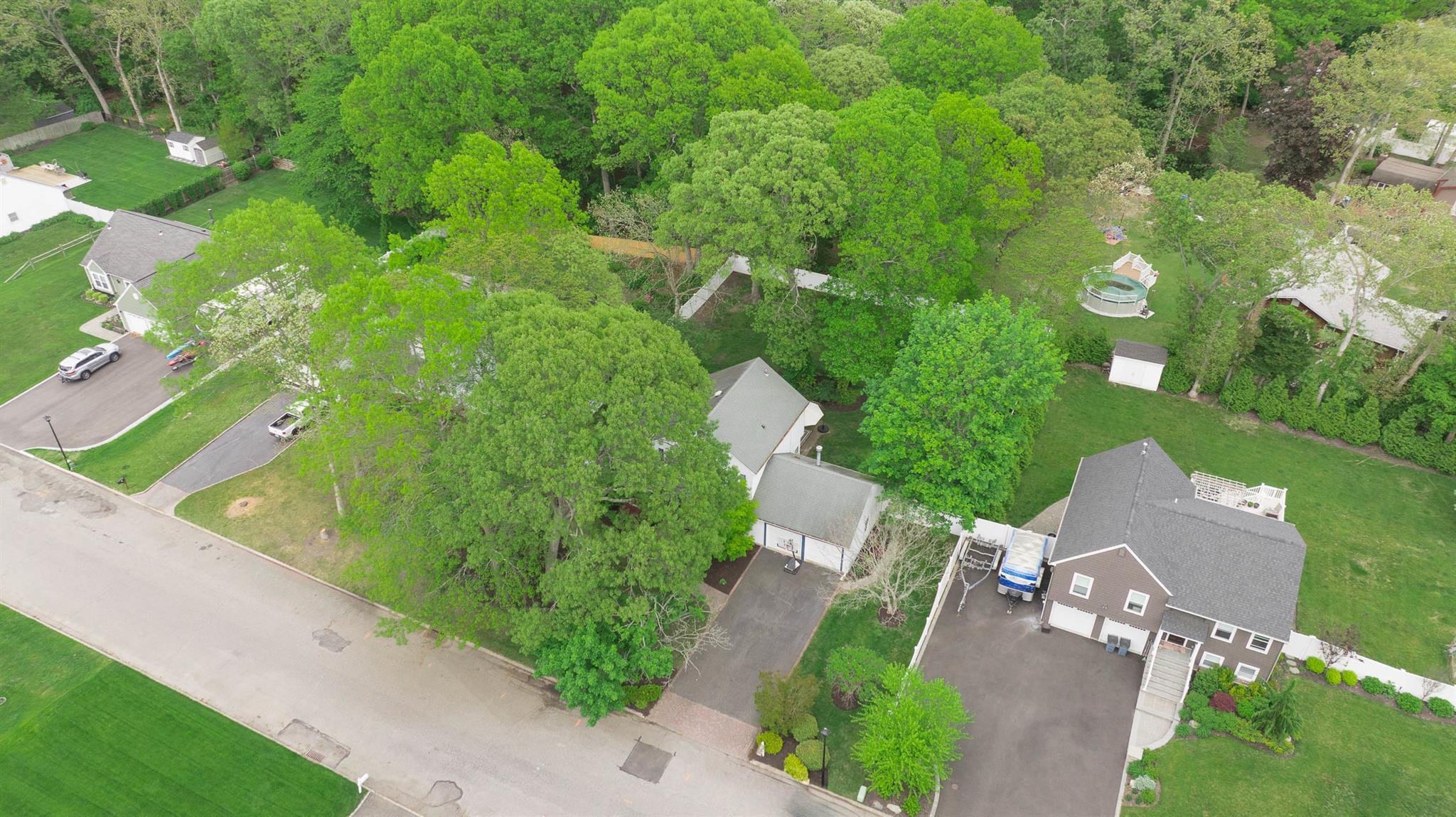Single Family Samantha  Suffolk County, NY 11727, MLS-857128-31