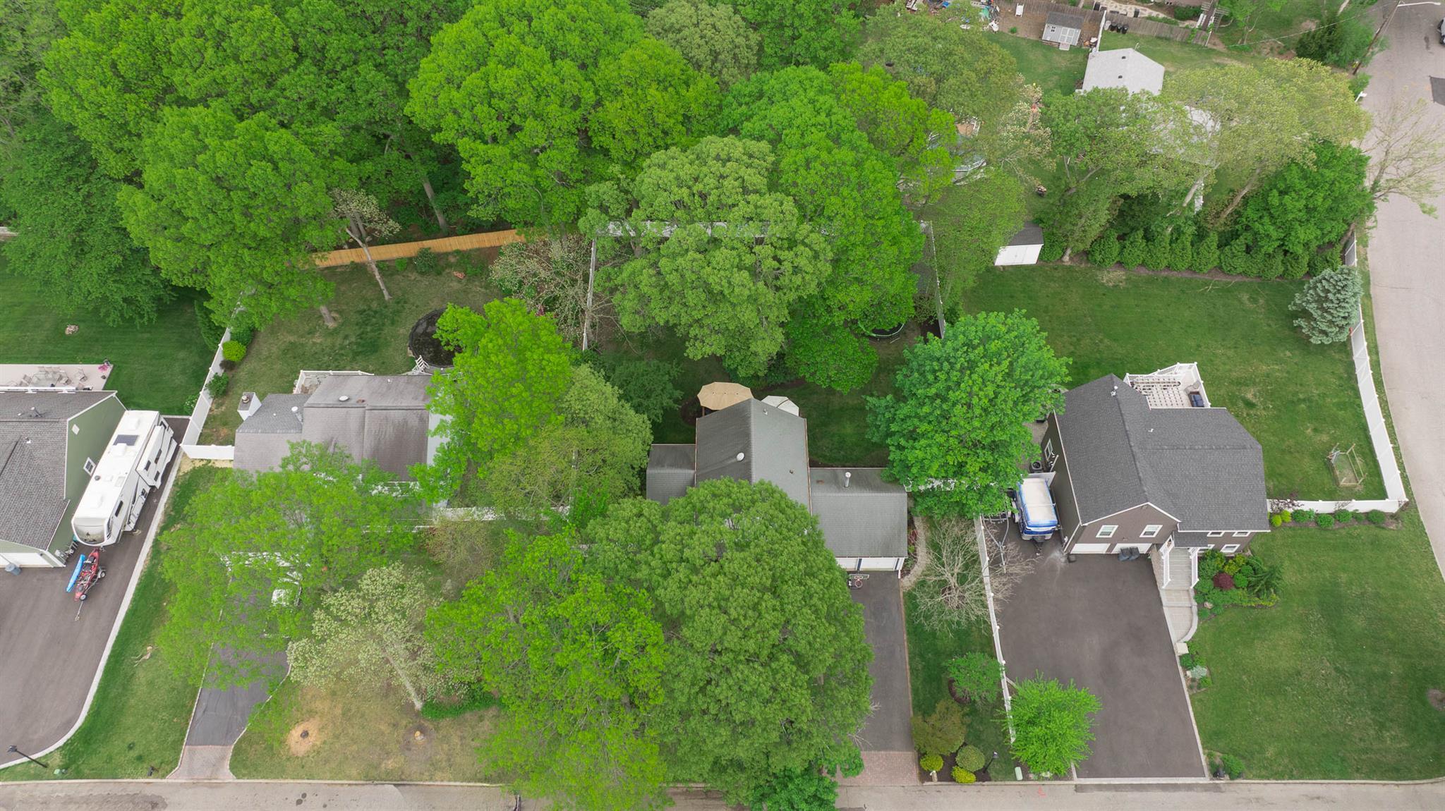 Single Family Samantha  Suffolk County, NY 11727, MLS-857128-32
