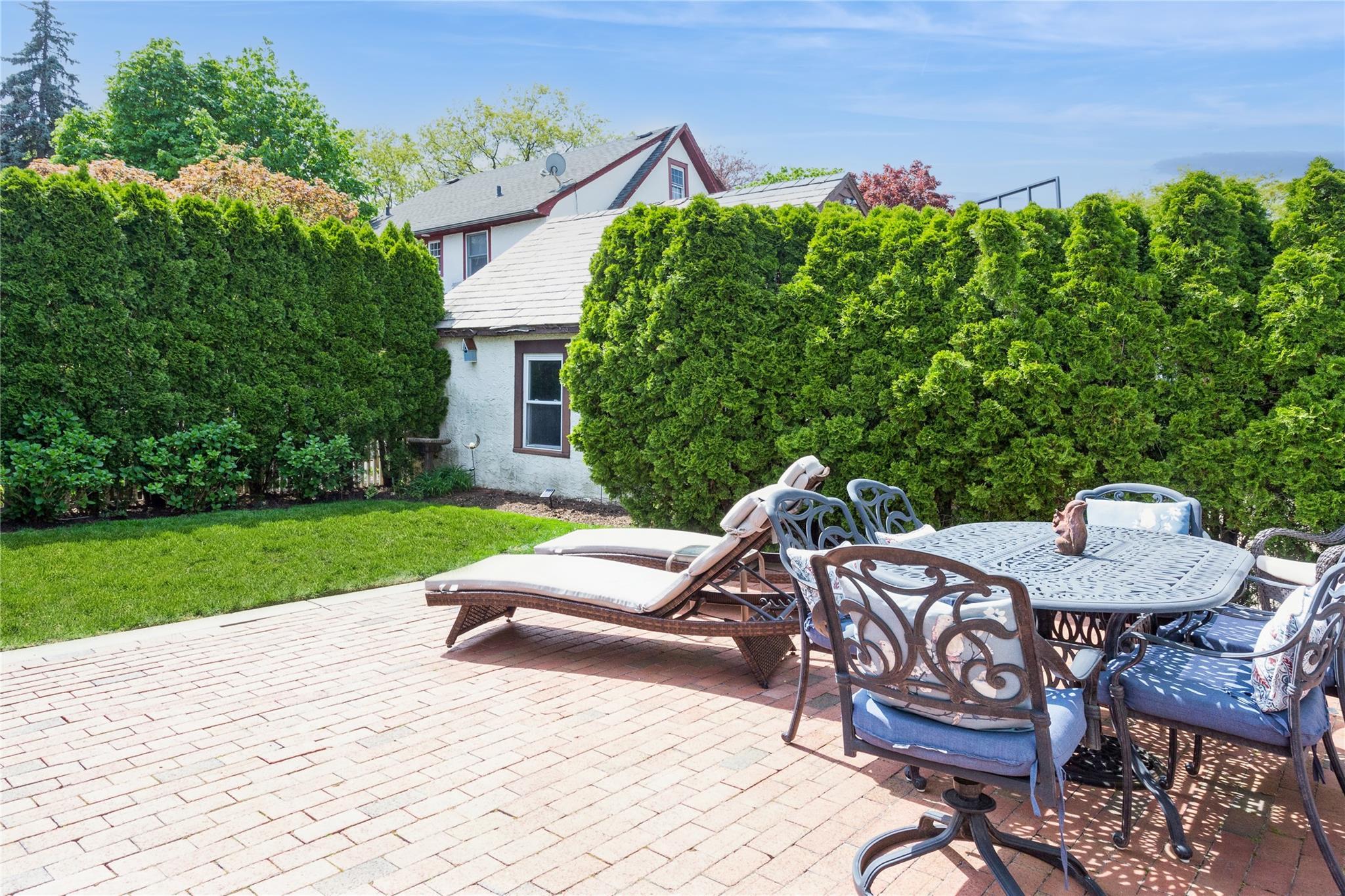 Single Family Willow  Nassau County, NY 11001, MLS-857149-32