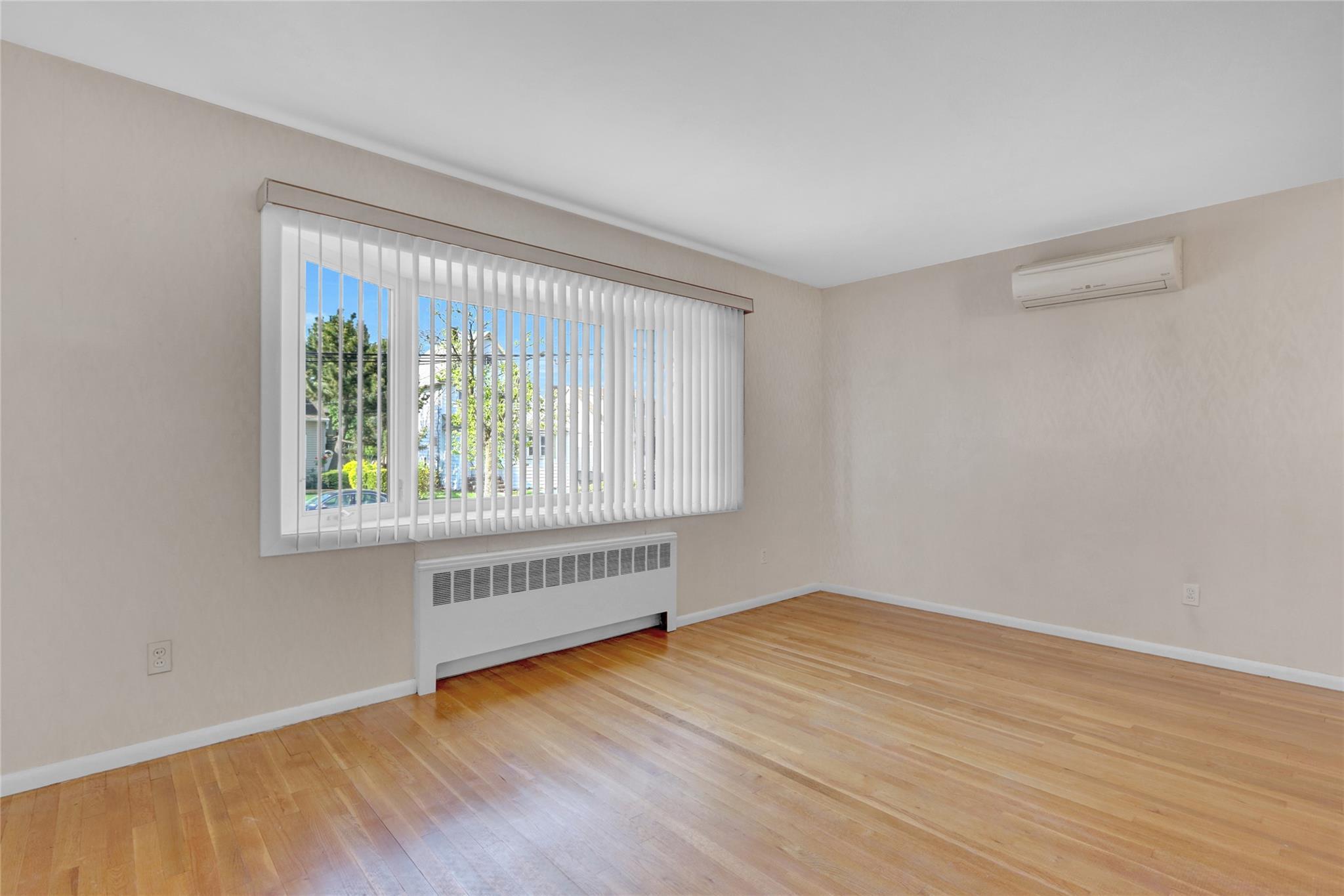 Single Family New York  Nassau County, NY 11580, MLS-857153-6