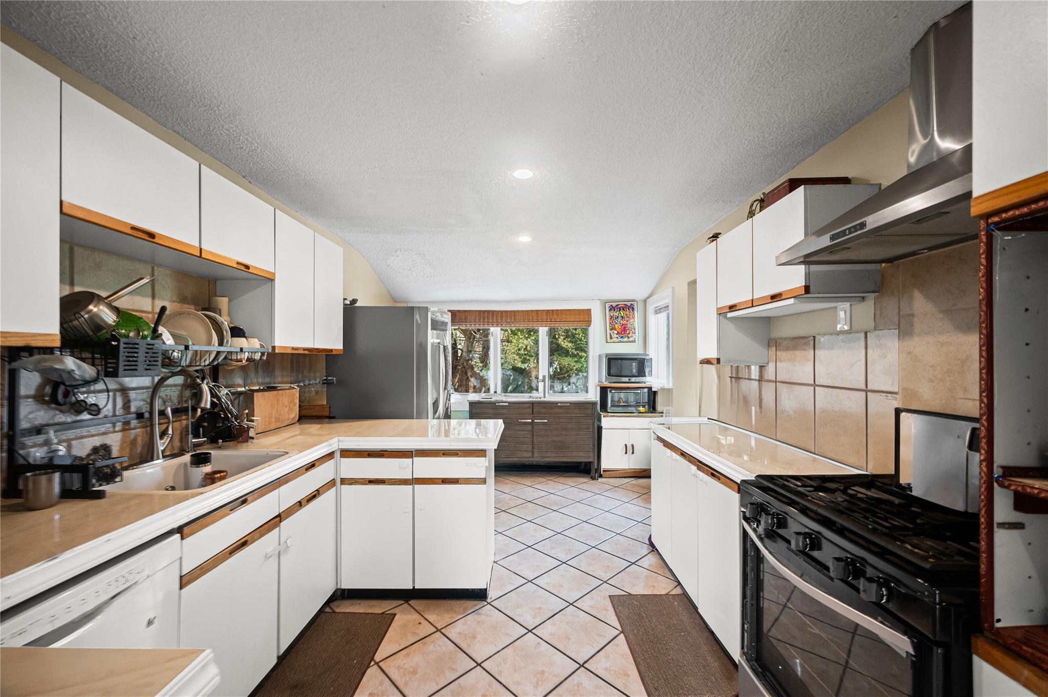Single Family Cantiague Rock  Nassau County, NY 11590, MLS-857161-5