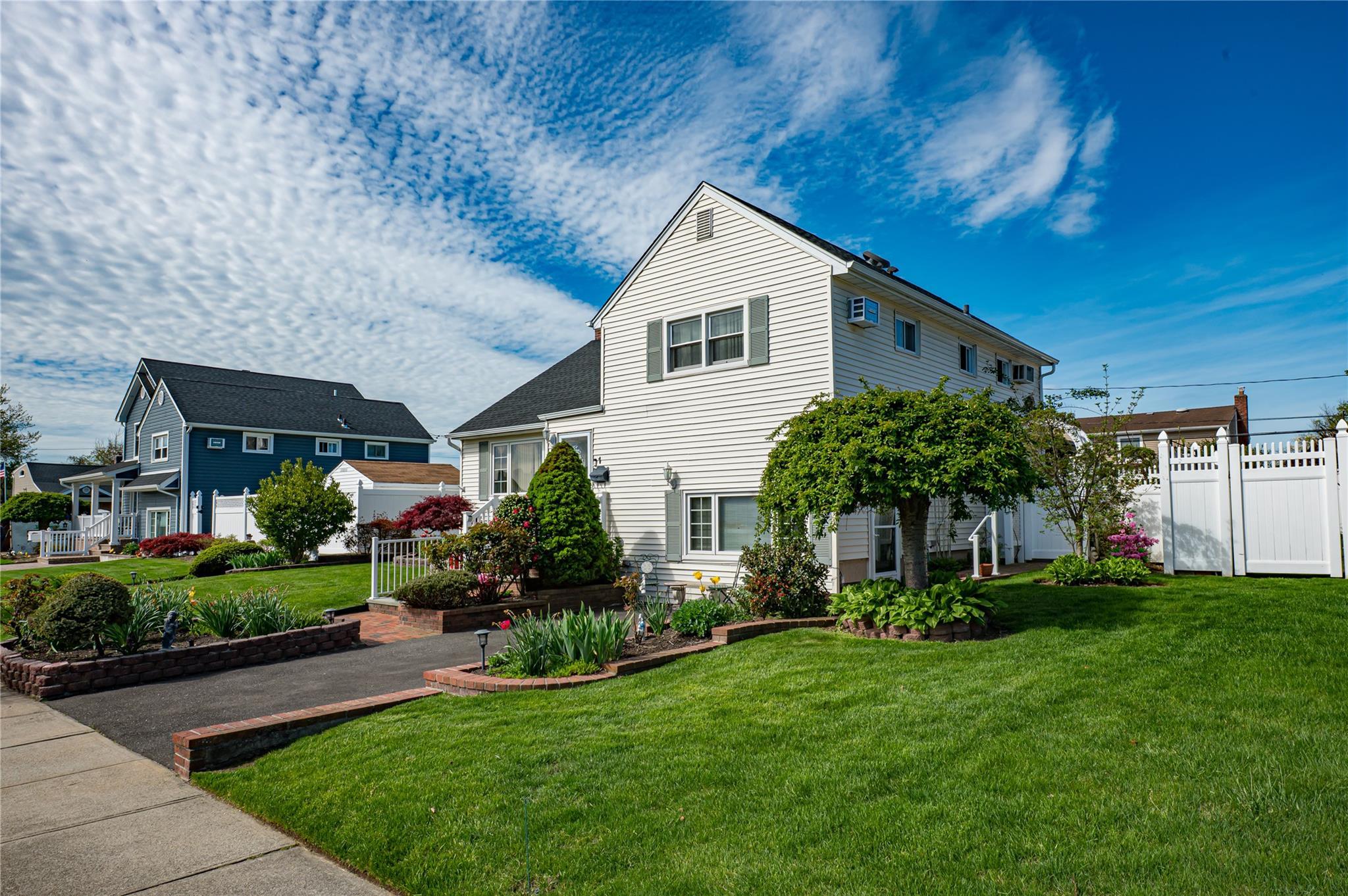 Single Family Marlboro  Nassau County, NY 11758, MLS-857178-2