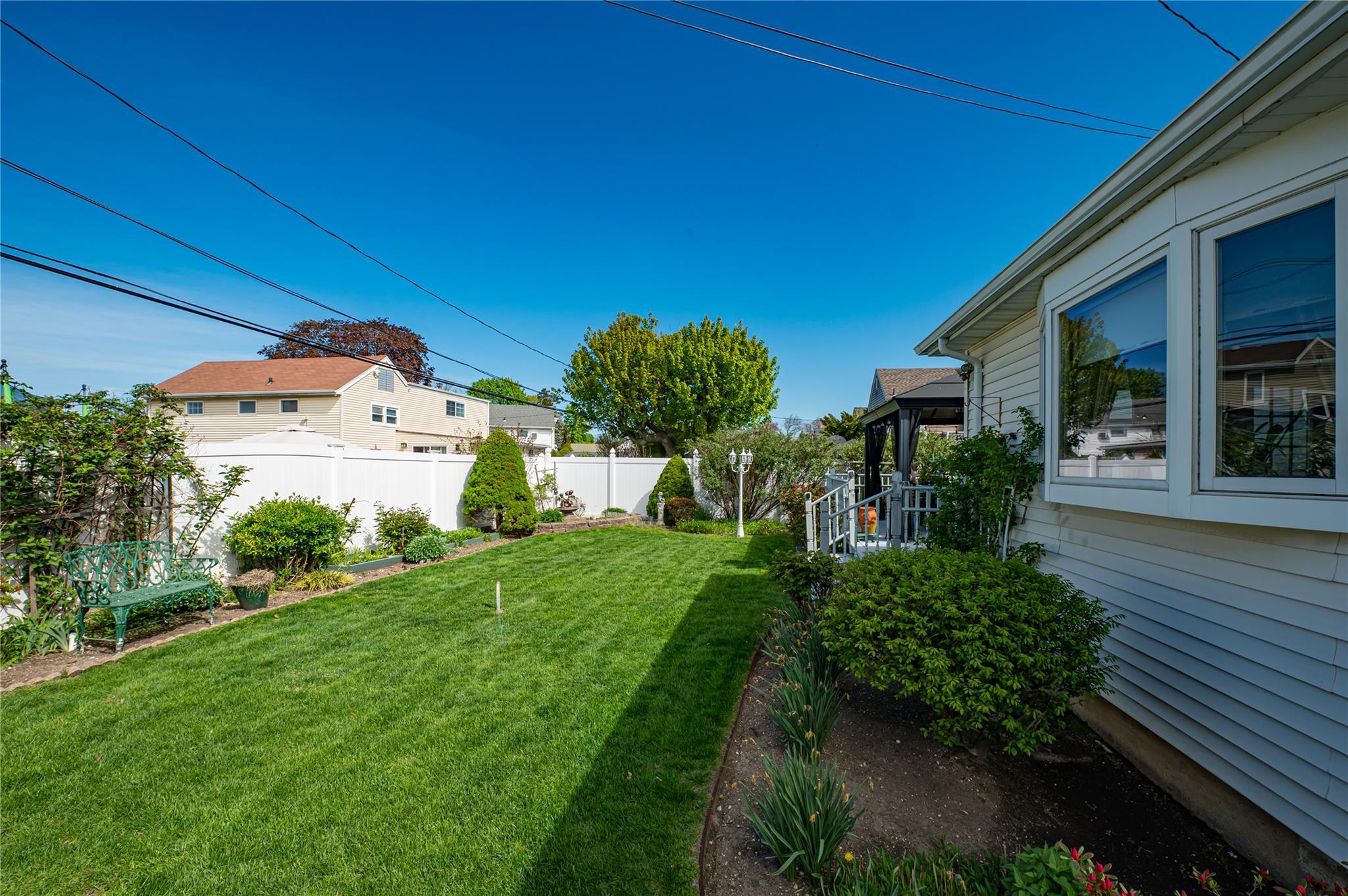 Single Family Marlboro  Nassau County, NY 11758, MLS-857178-29