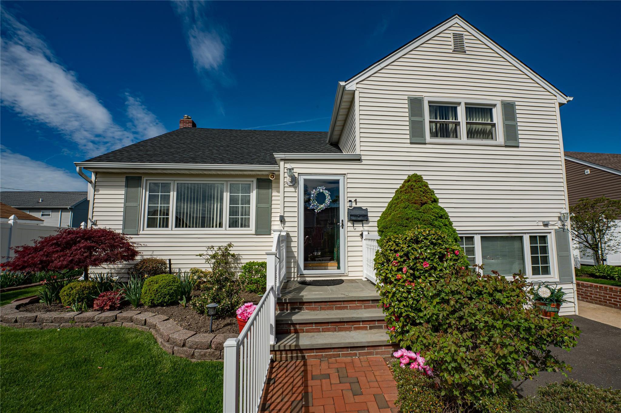 Single Family Marlboro  Nassau County, NY 11758, MLS-857178-3