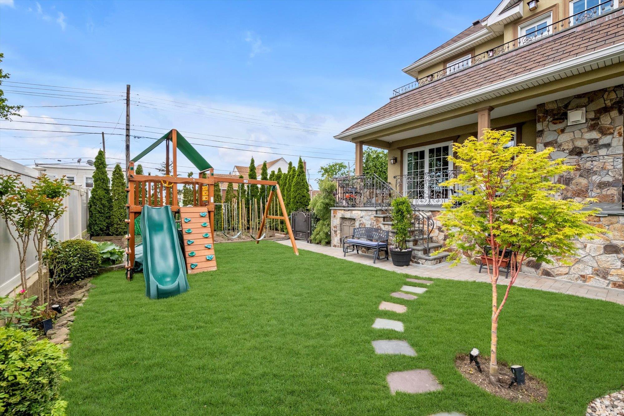 Single Family 11  Queens, NY 11357, MLS-857252-36