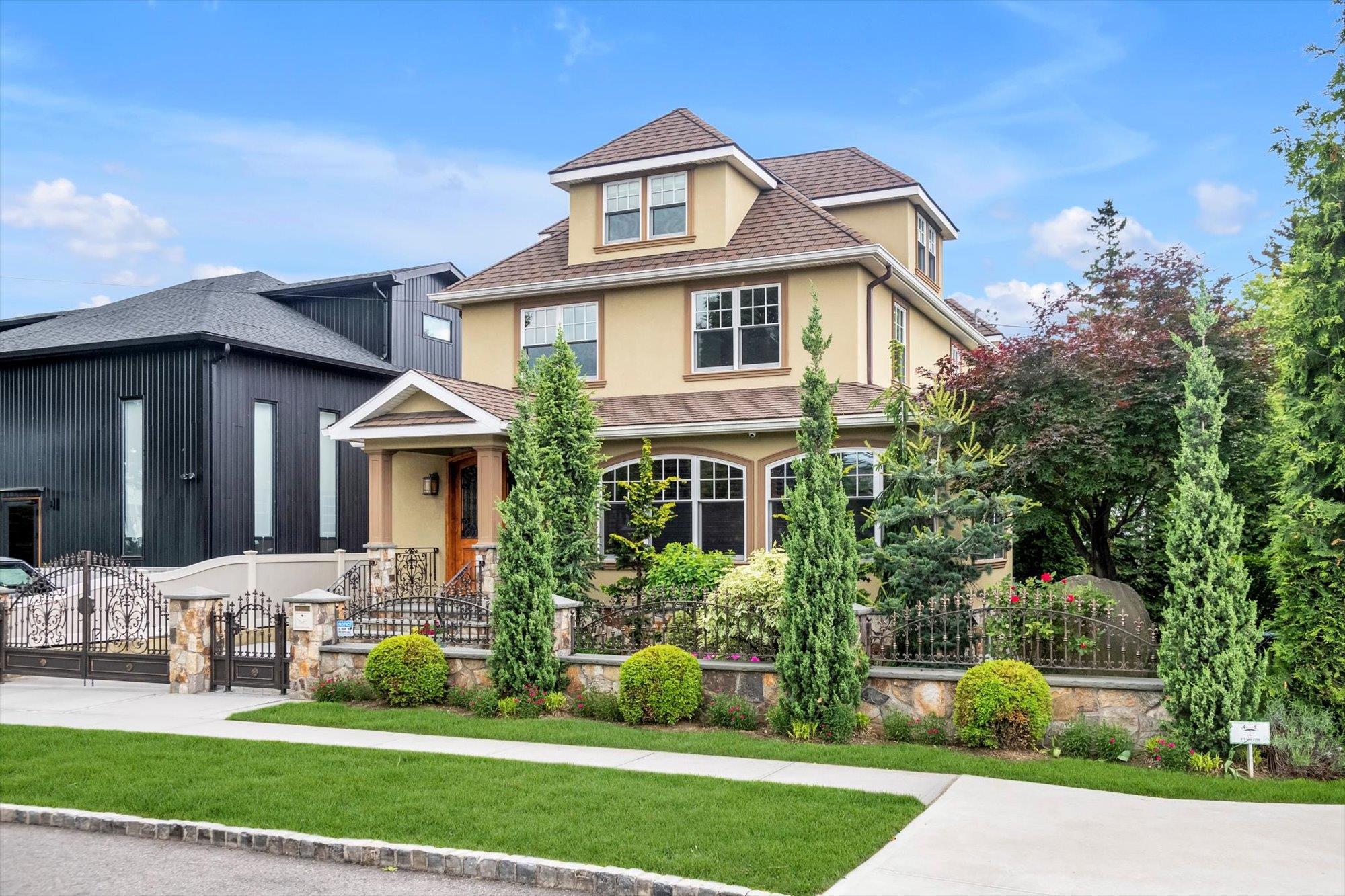 Single Family 11  Queens, NY 11357, MLS-857252-40