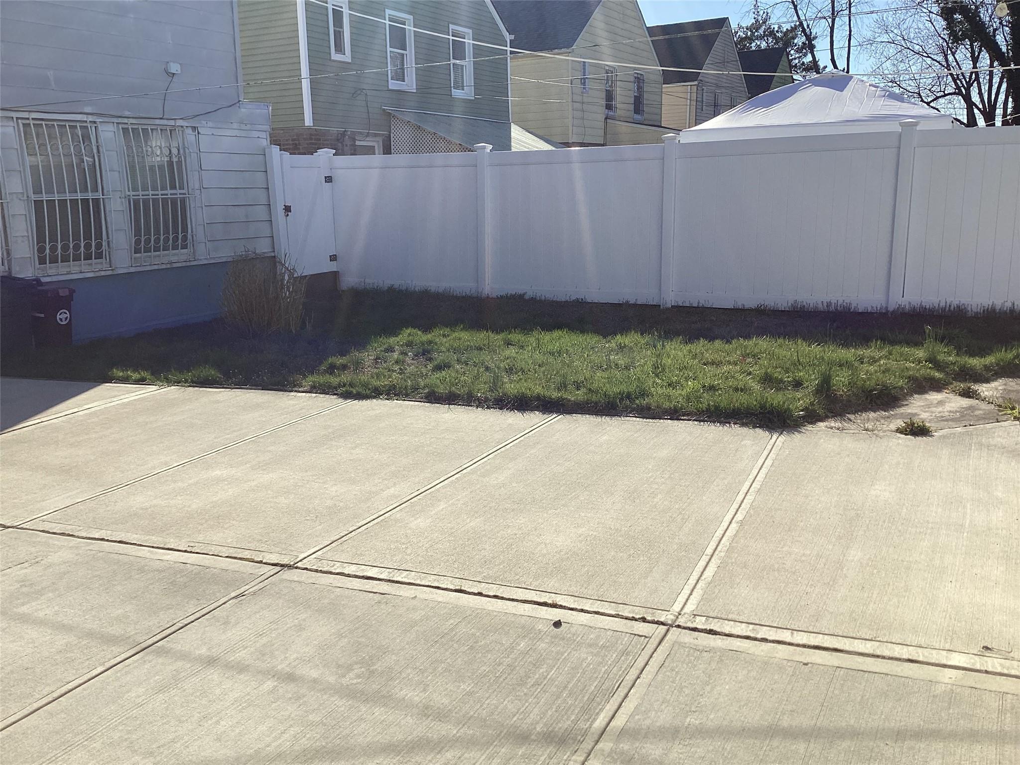 Single Family Murdock  Queens, NY 11429, MLS-857276-22