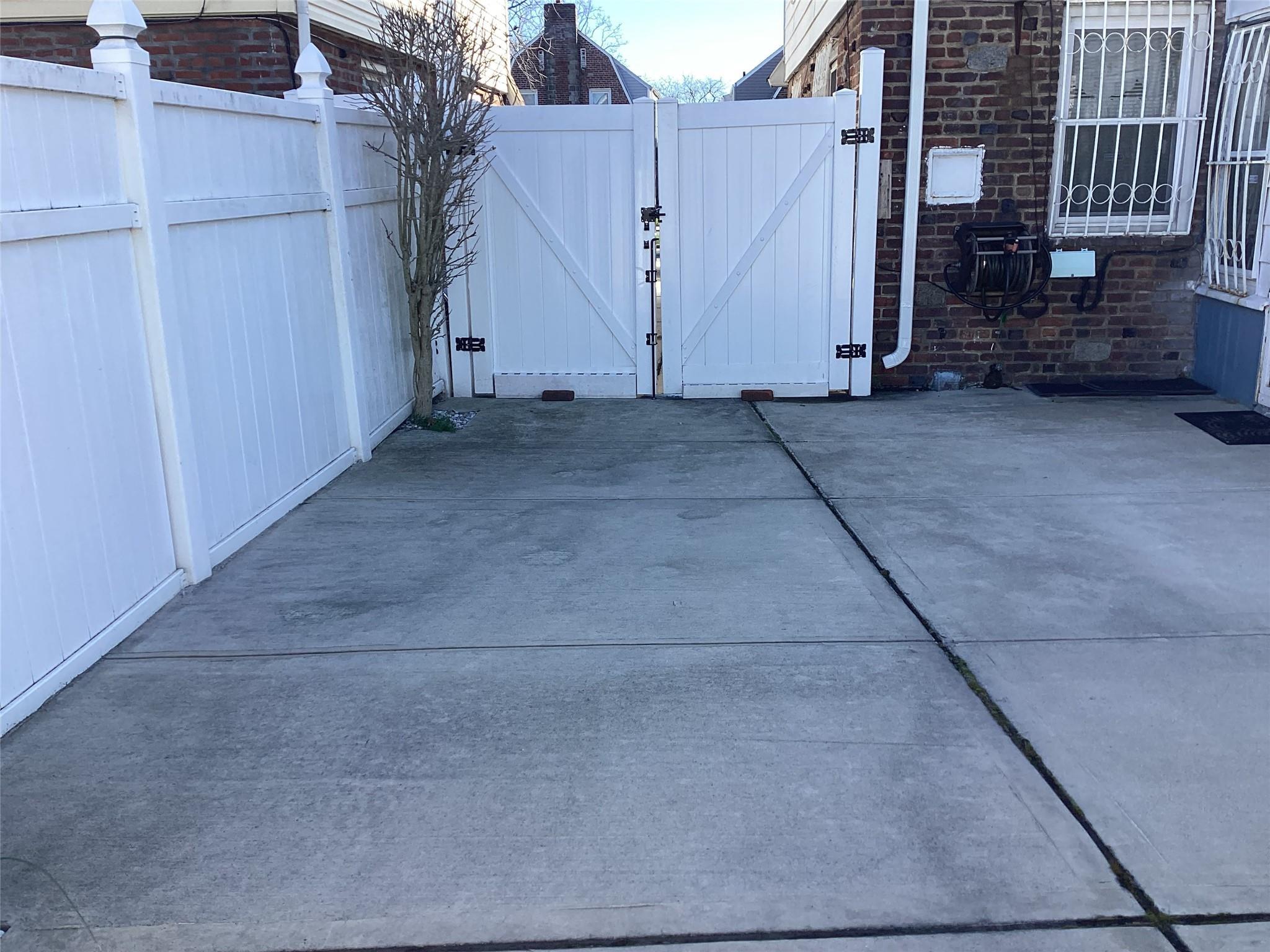 Single Family Murdock  Queens, NY 11429, MLS-857276-23