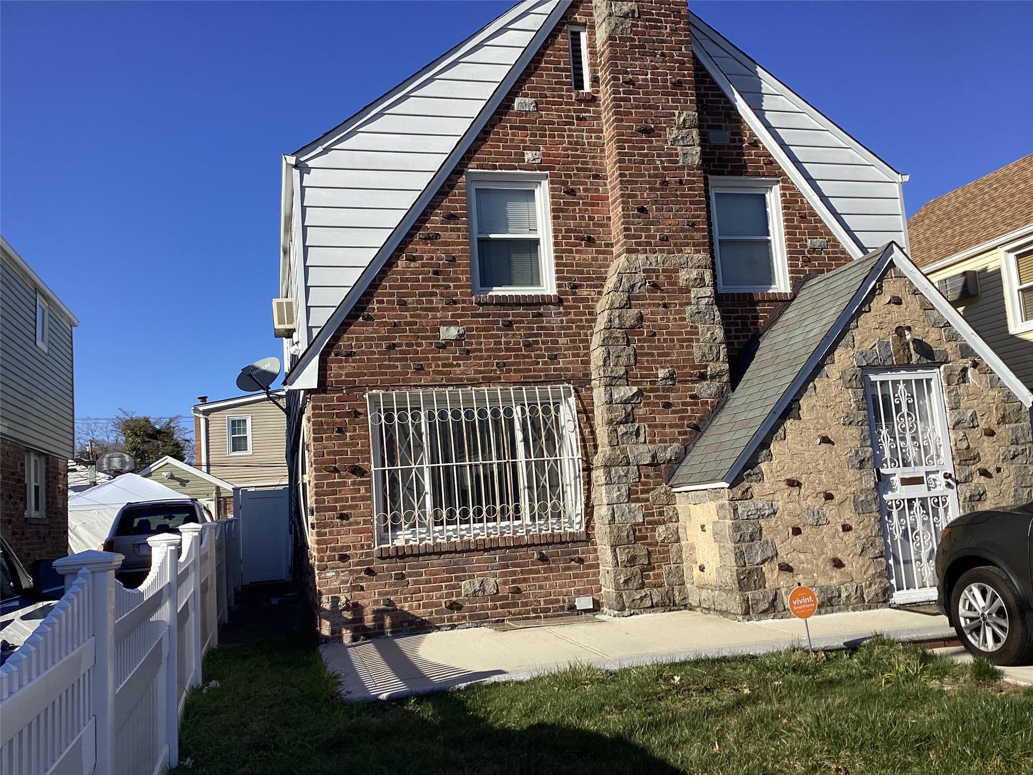 Single Family Murdock  Queens, NY 11429, MLS-857276-25