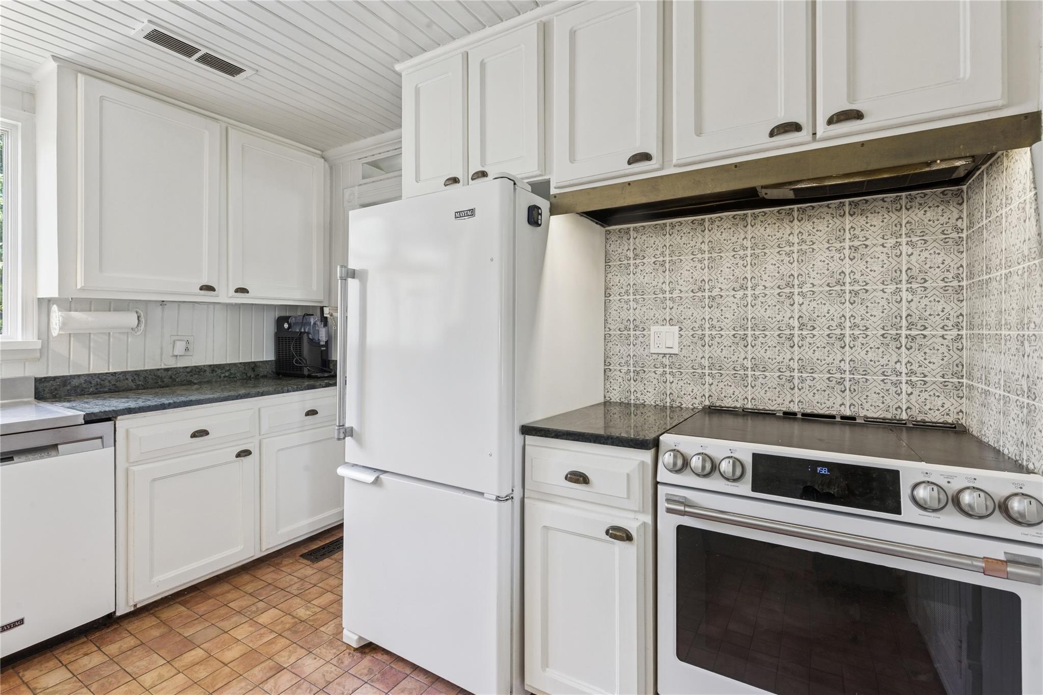 Single Family Washington  Suffolk County, NY 11947, MLS-857285-12
