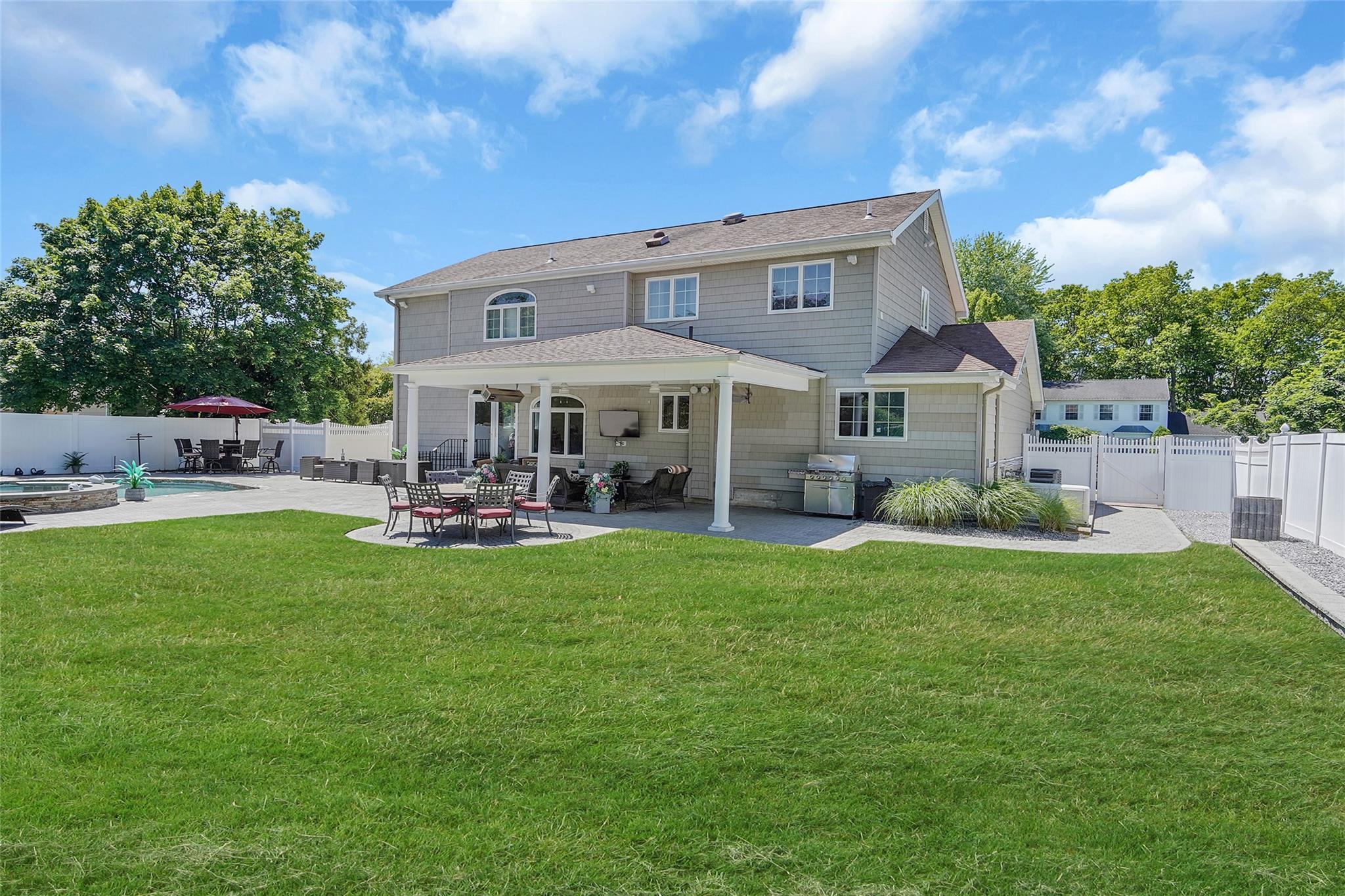 Single Family Barbera  Suffolk County, NY 11725, MLS-857294-33