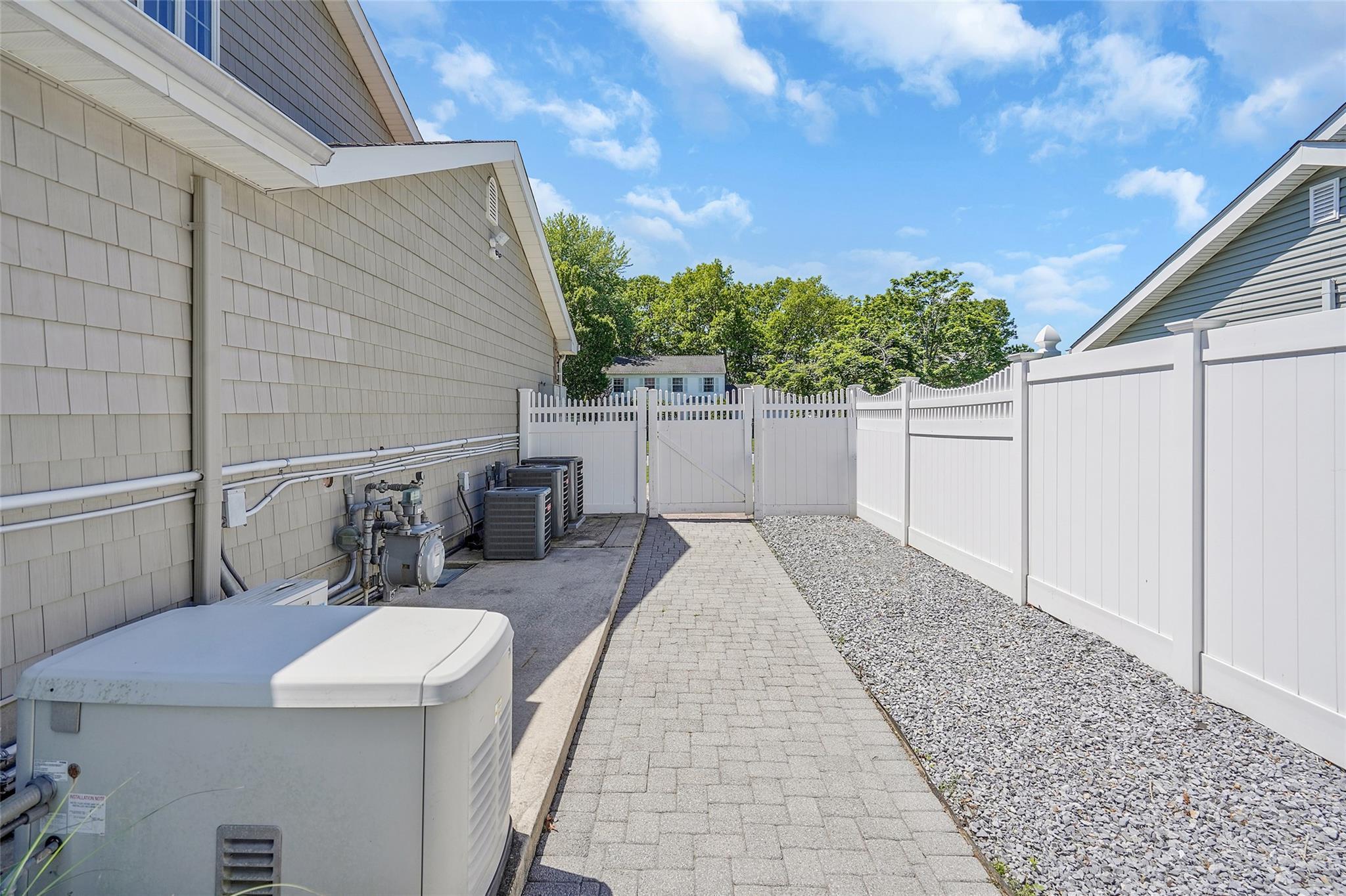 Single Family Barbera  Suffolk County, NY 11725, MLS-857294-35