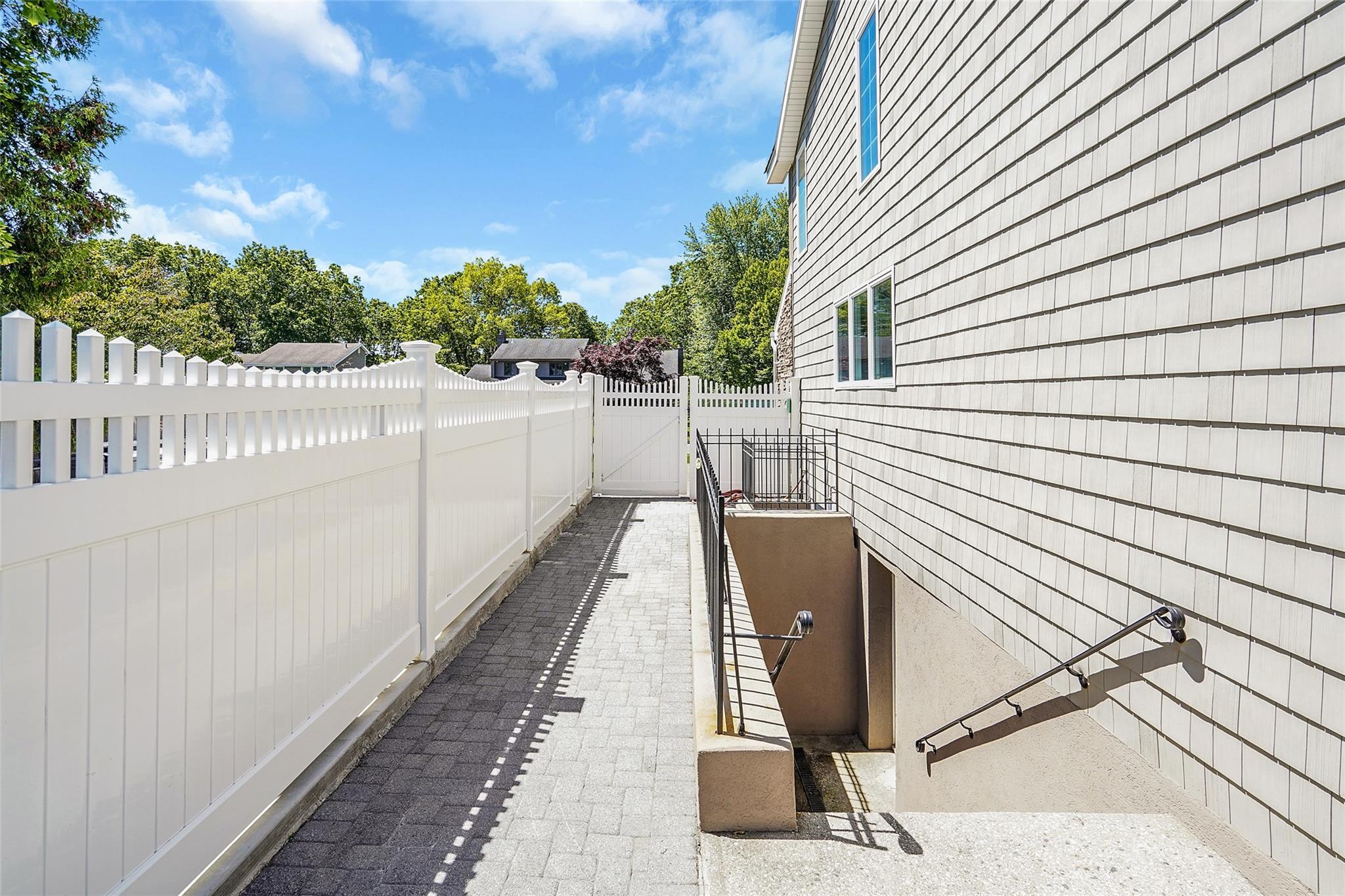 Single Family Barbera  Suffolk County, NY 11725, MLS-857294-36
