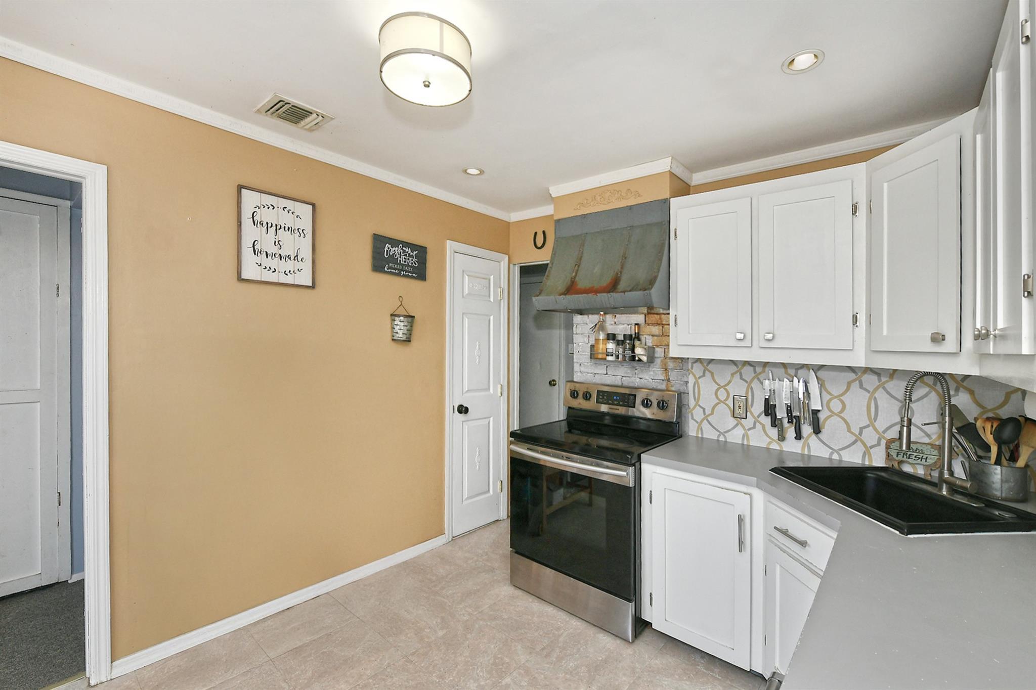 Single Family Larkfield  Suffolk County, NY 11731, MLS-857353-17