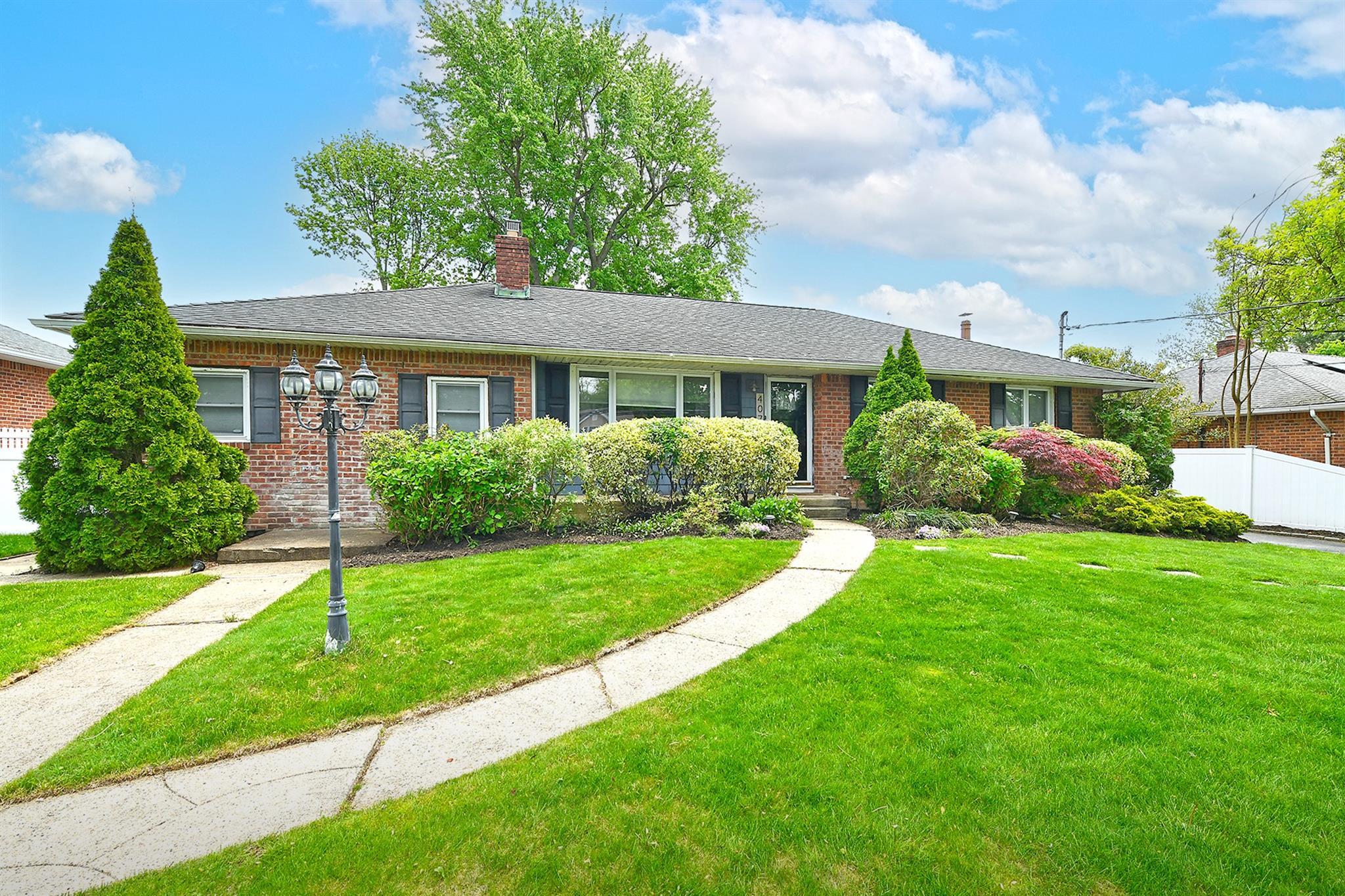 Single Family Larkfield  Suffolk County, NY 11731, MLS-857353-2
