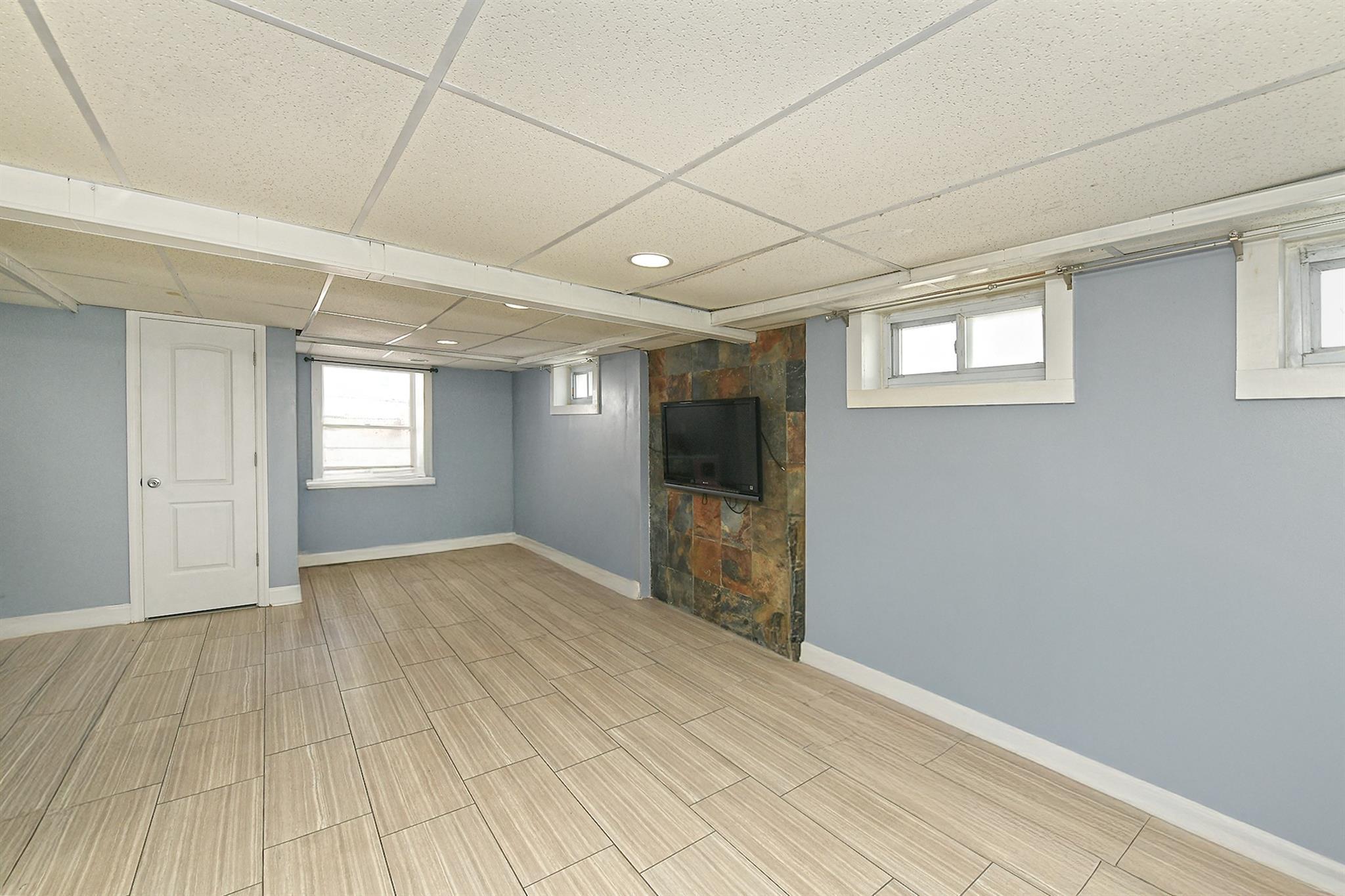 Single Family Larkfield  Suffolk County, NY 11731, MLS-857353-28