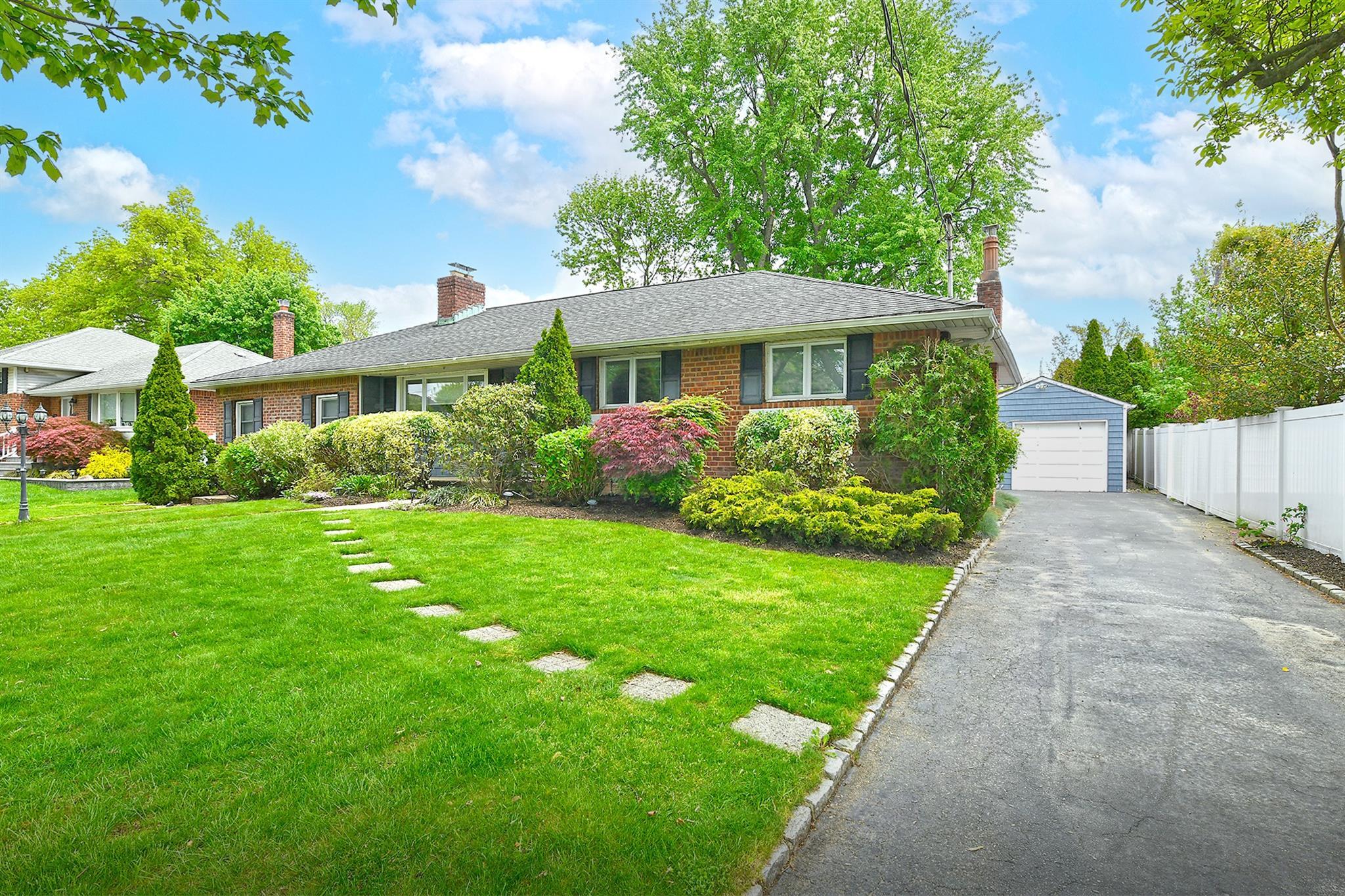 Single Family Larkfield  Suffolk County, NY 11731, MLS-857353-3