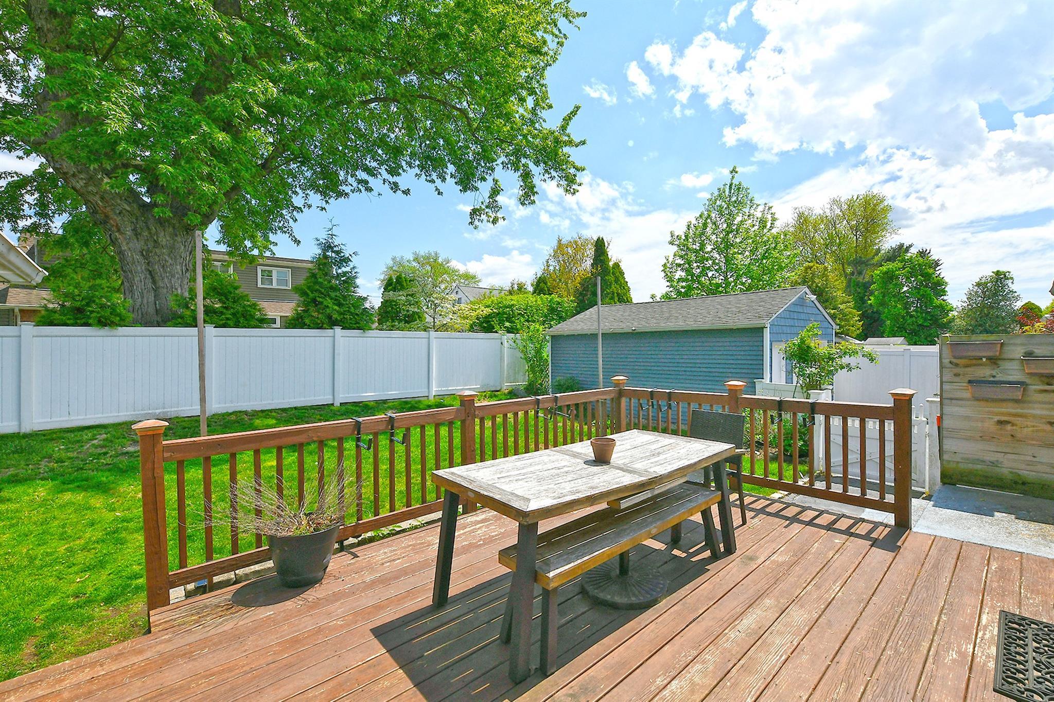 Single Family Larkfield  Suffolk County, NY 11731, MLS-857353-33
