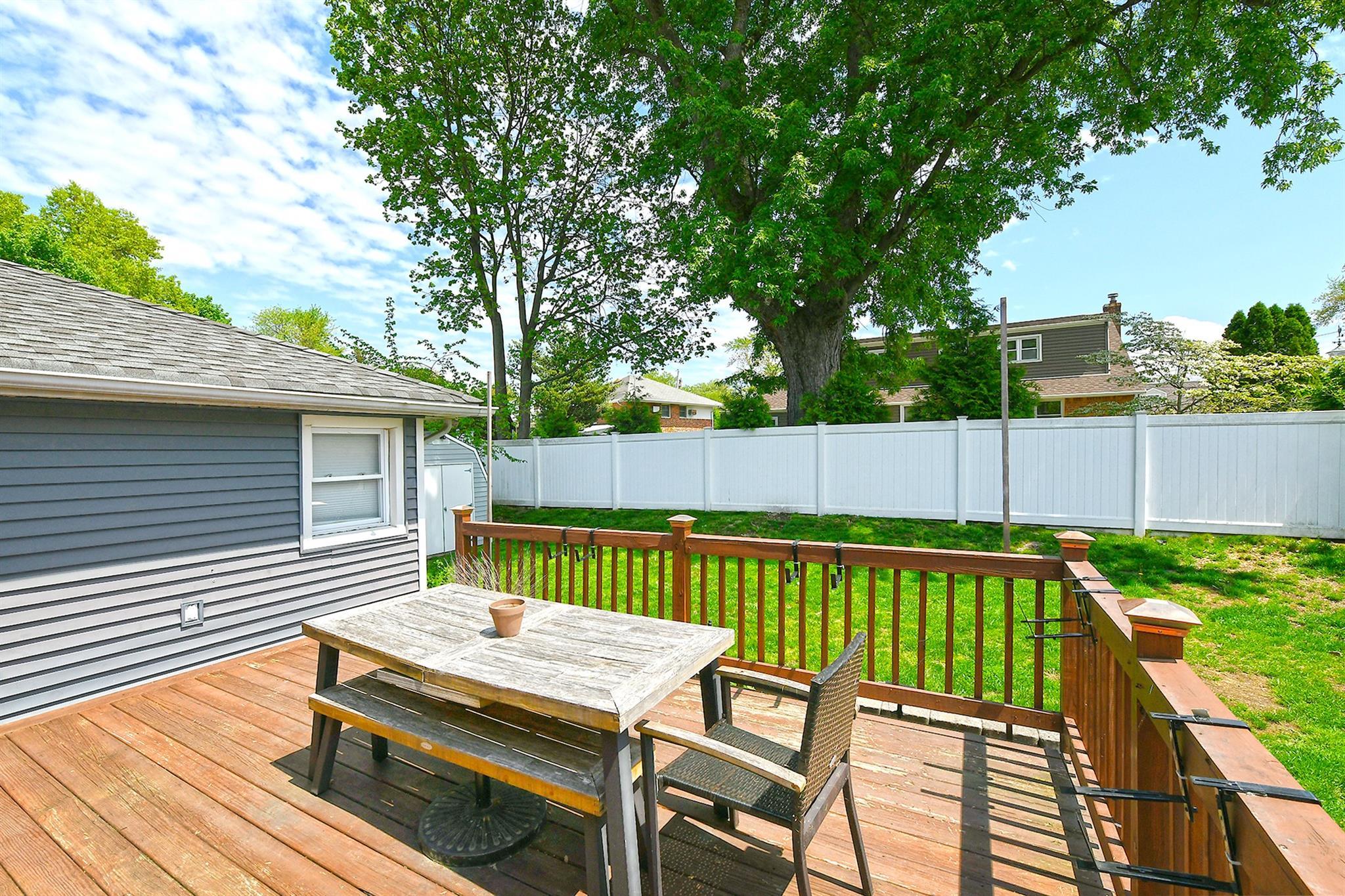 Single Family Larkfield  Suffolk County, NY 11731, MLS-857353-34