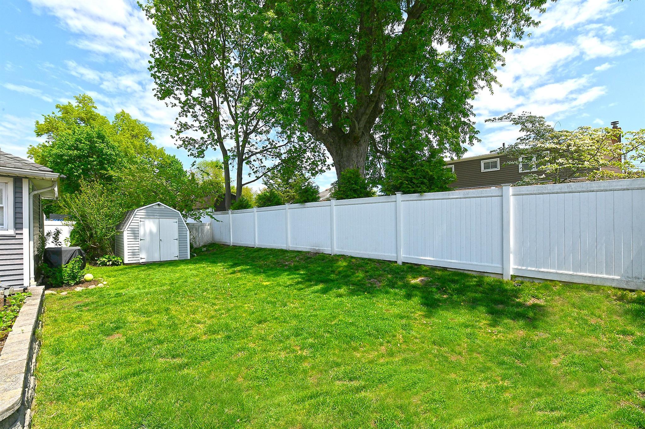 Single Family Larkfield  Suffolk County, NY 11731, MLS-857353-35