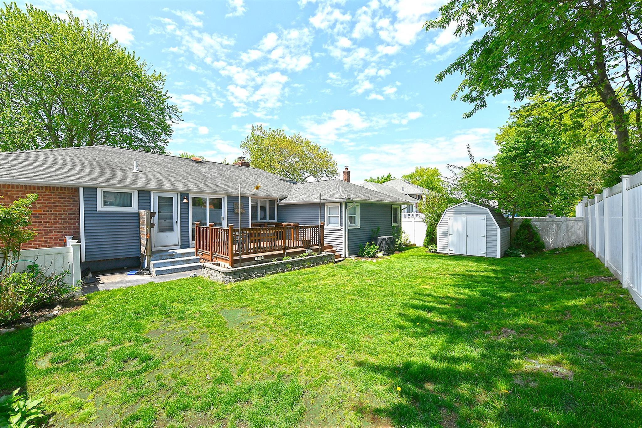 Single Family Larkfield  Suffolk County, NY 11731, MLS-857353-36