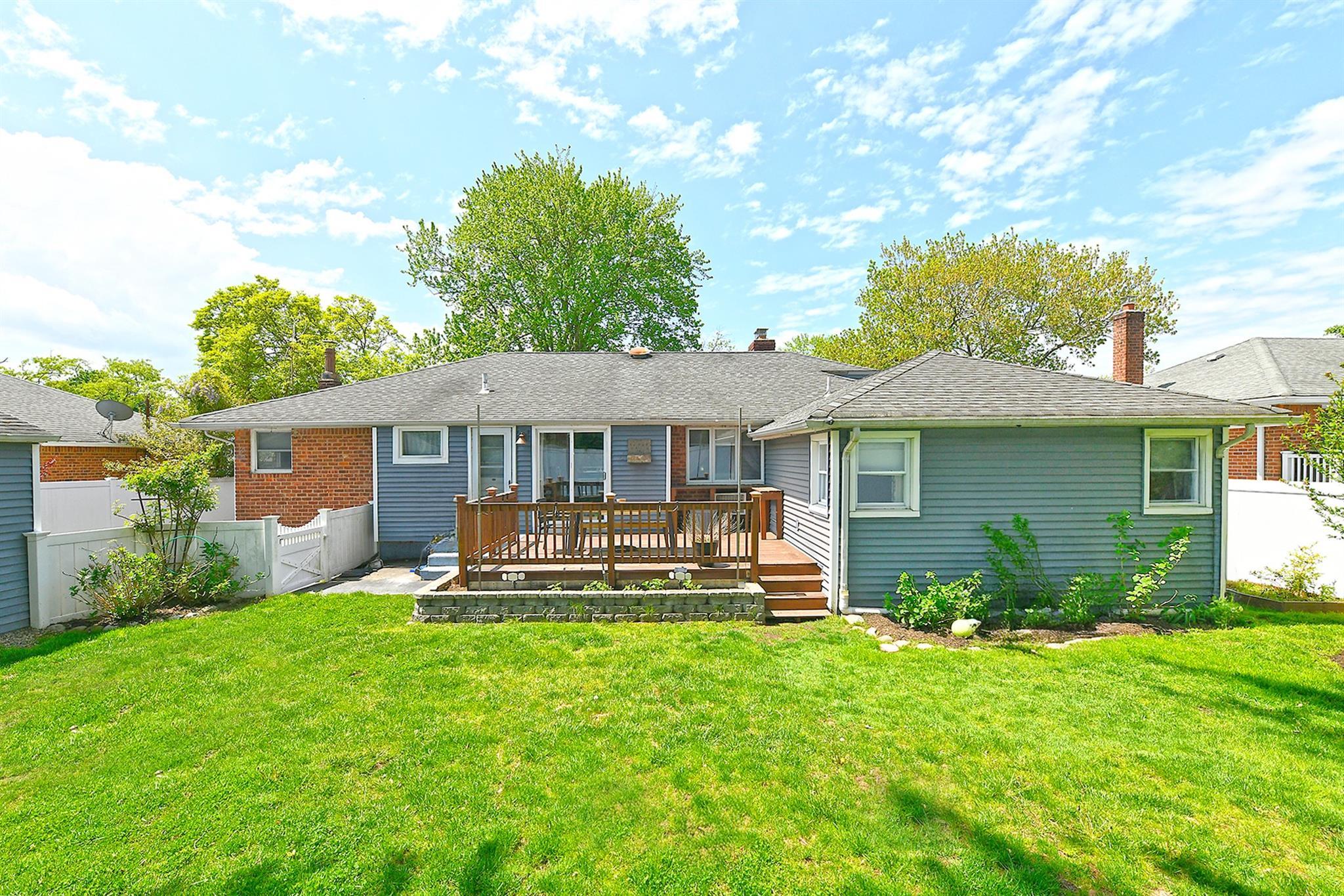 Single Family Larkfield  Suffolk County, NY 11731, MLS-857353-37