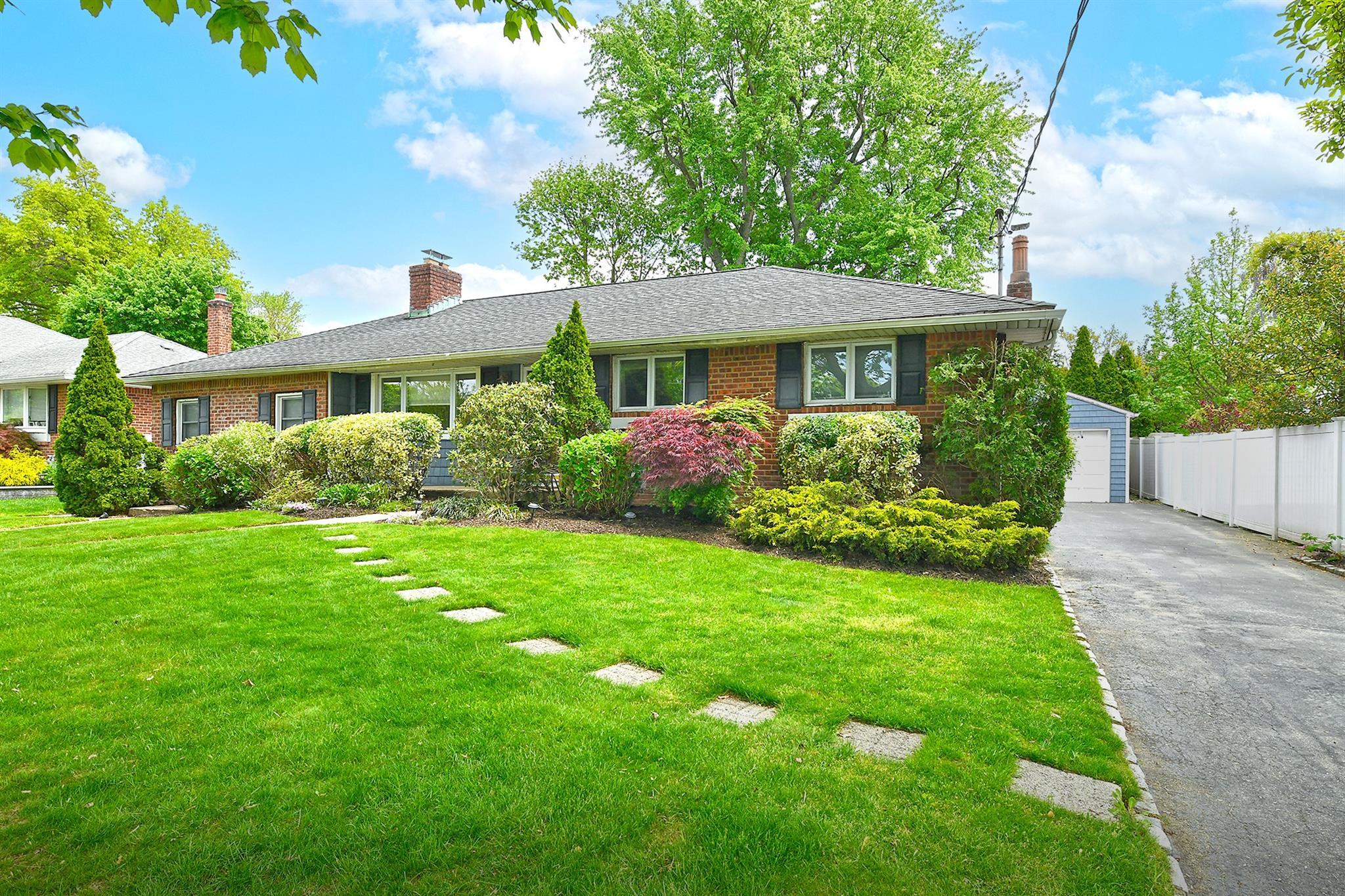 Single Family Larkfield  Suffolk County, NY 11731, MLS-857353-4