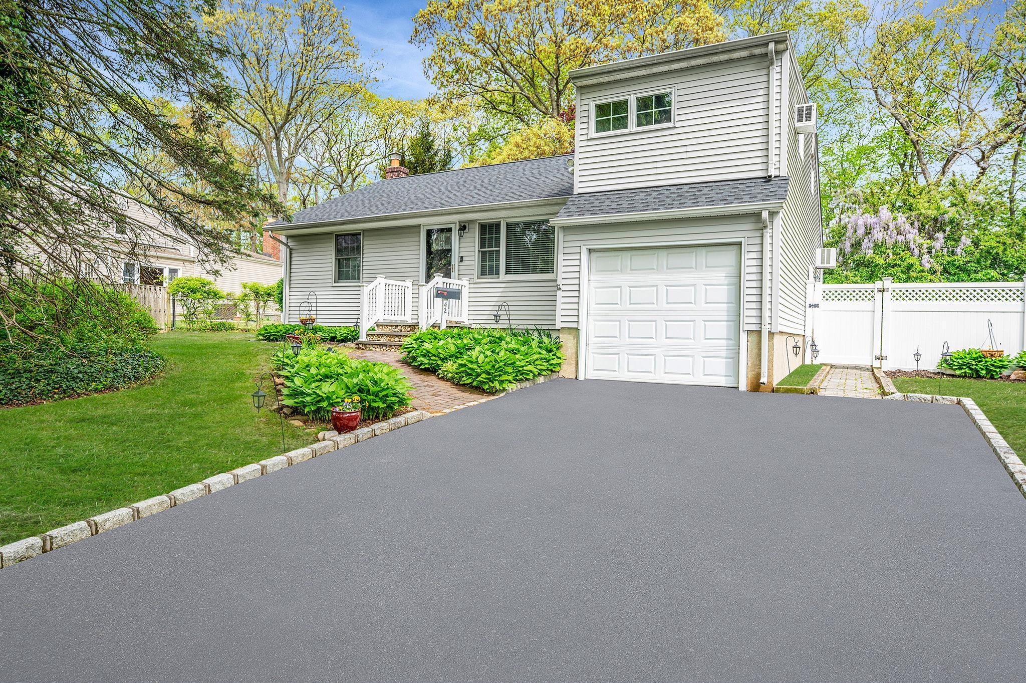 Single Family Quebec  Suffolk County, NY 11746, MLS-857368-2
