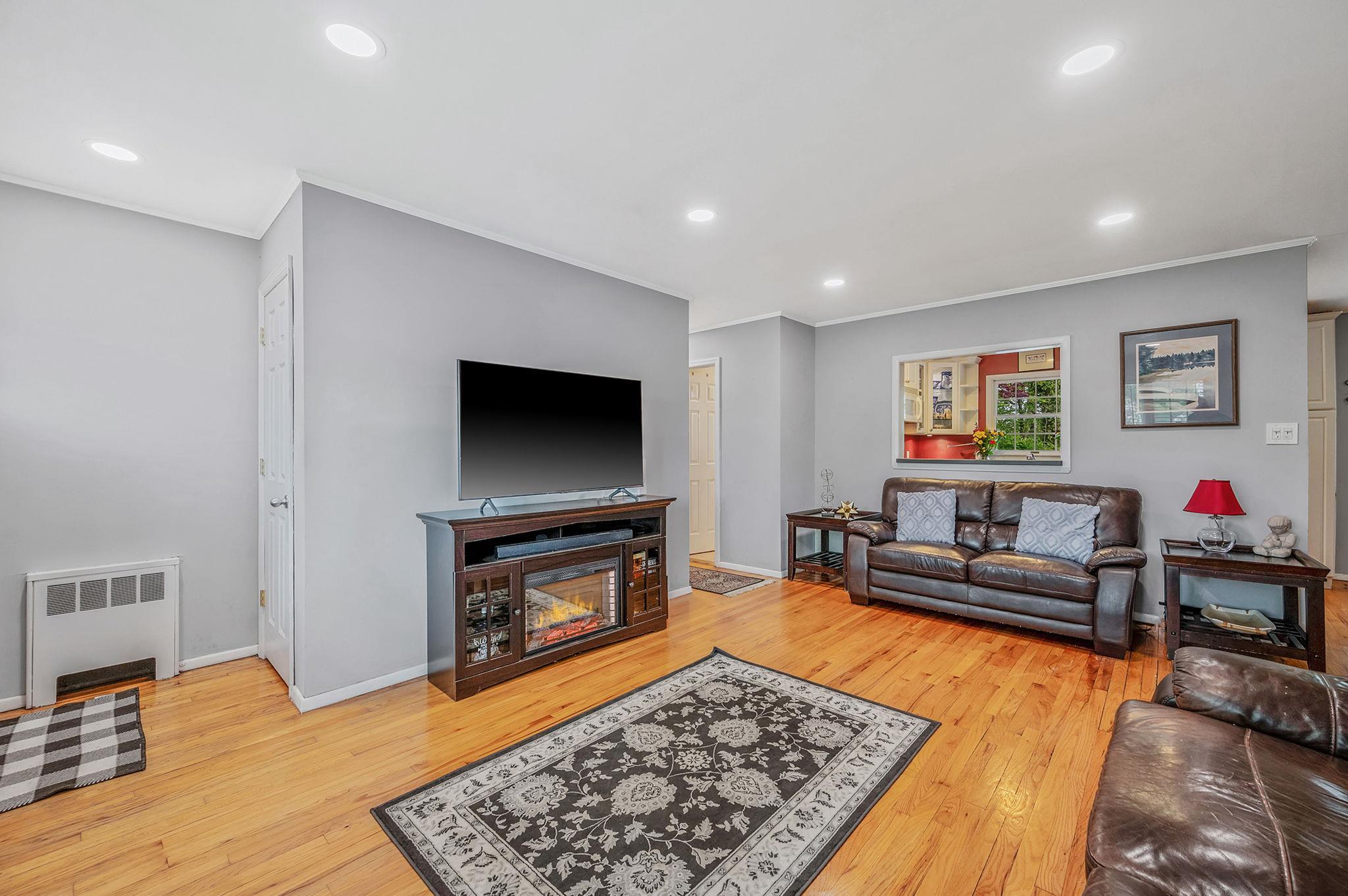Single Family Quebec  Suffolk County, NY 11746, MLS-857368-4