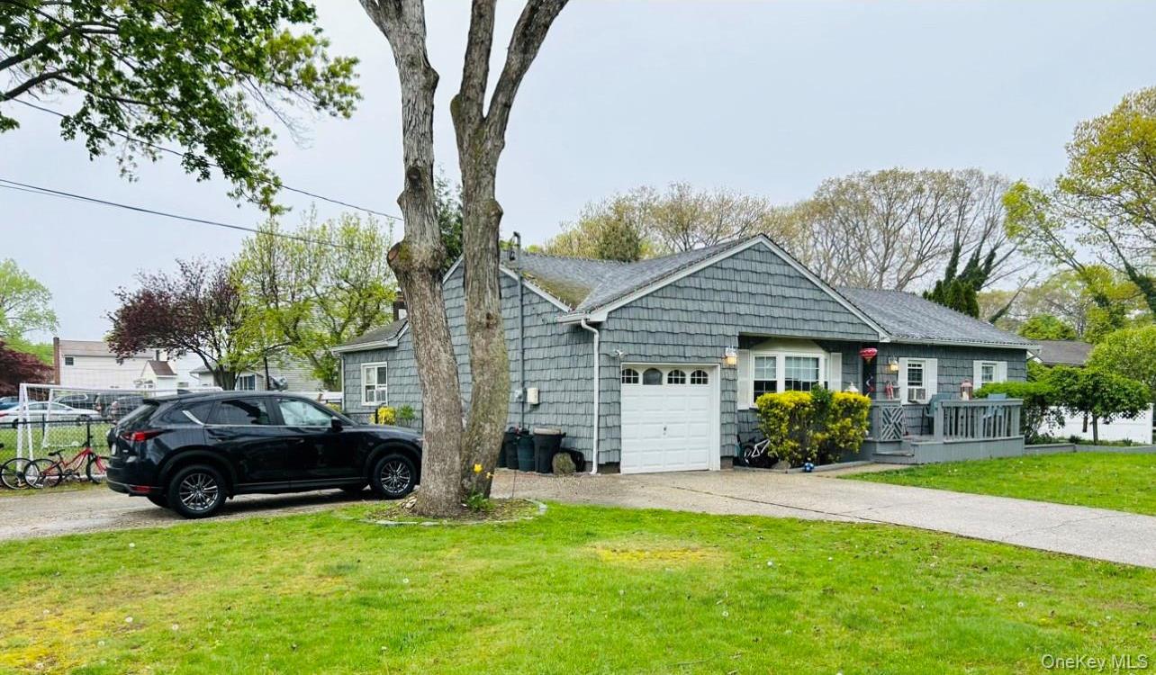 Single Family Julia Goldbach  Suffolk County, NY 11779, MLS-857418-2