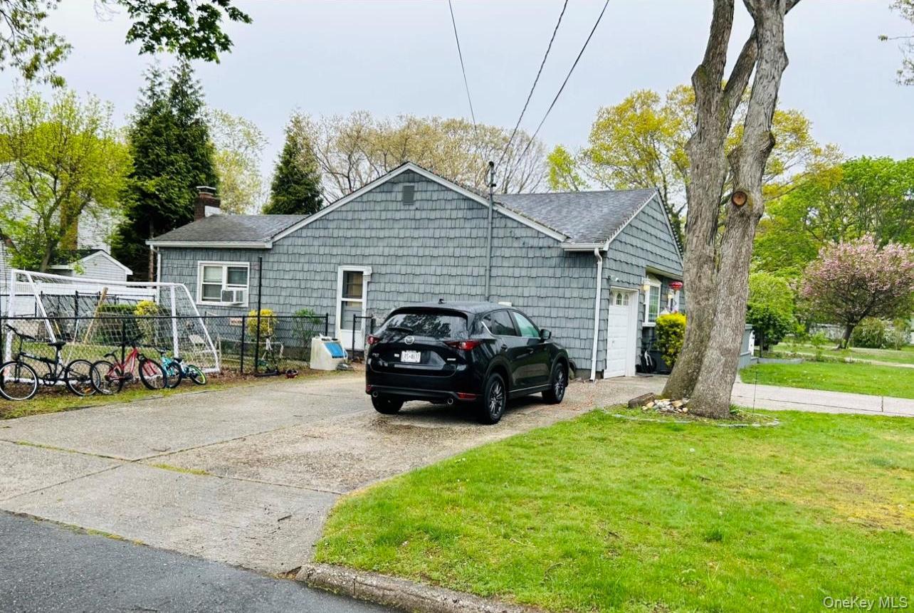 Single Family Julia Goldbach  Suffolk County, NY 11779, MLS-857418-3