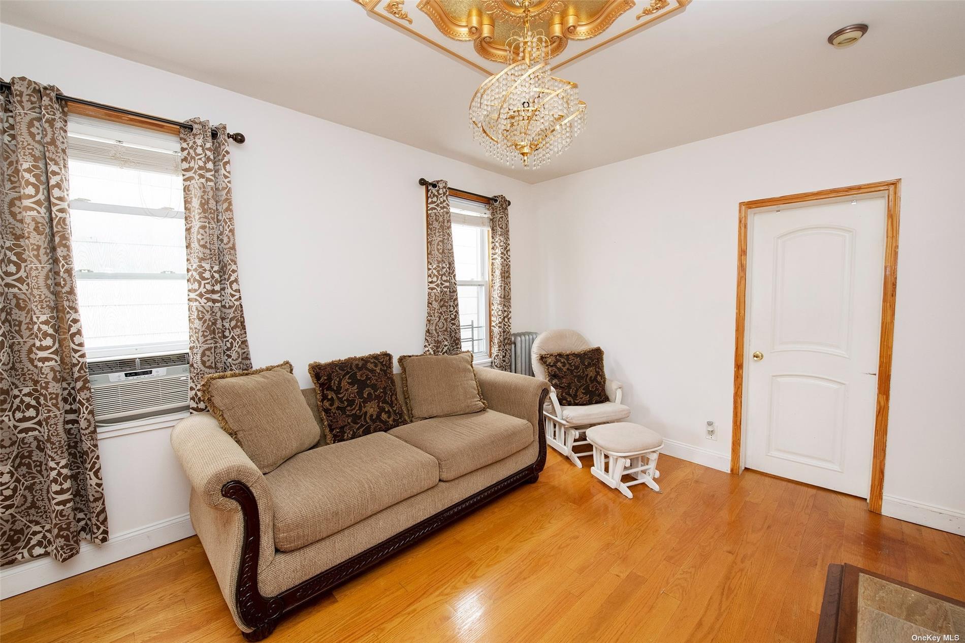 Single Family 91 St  Queens, NY 11416, MLS-857476-21